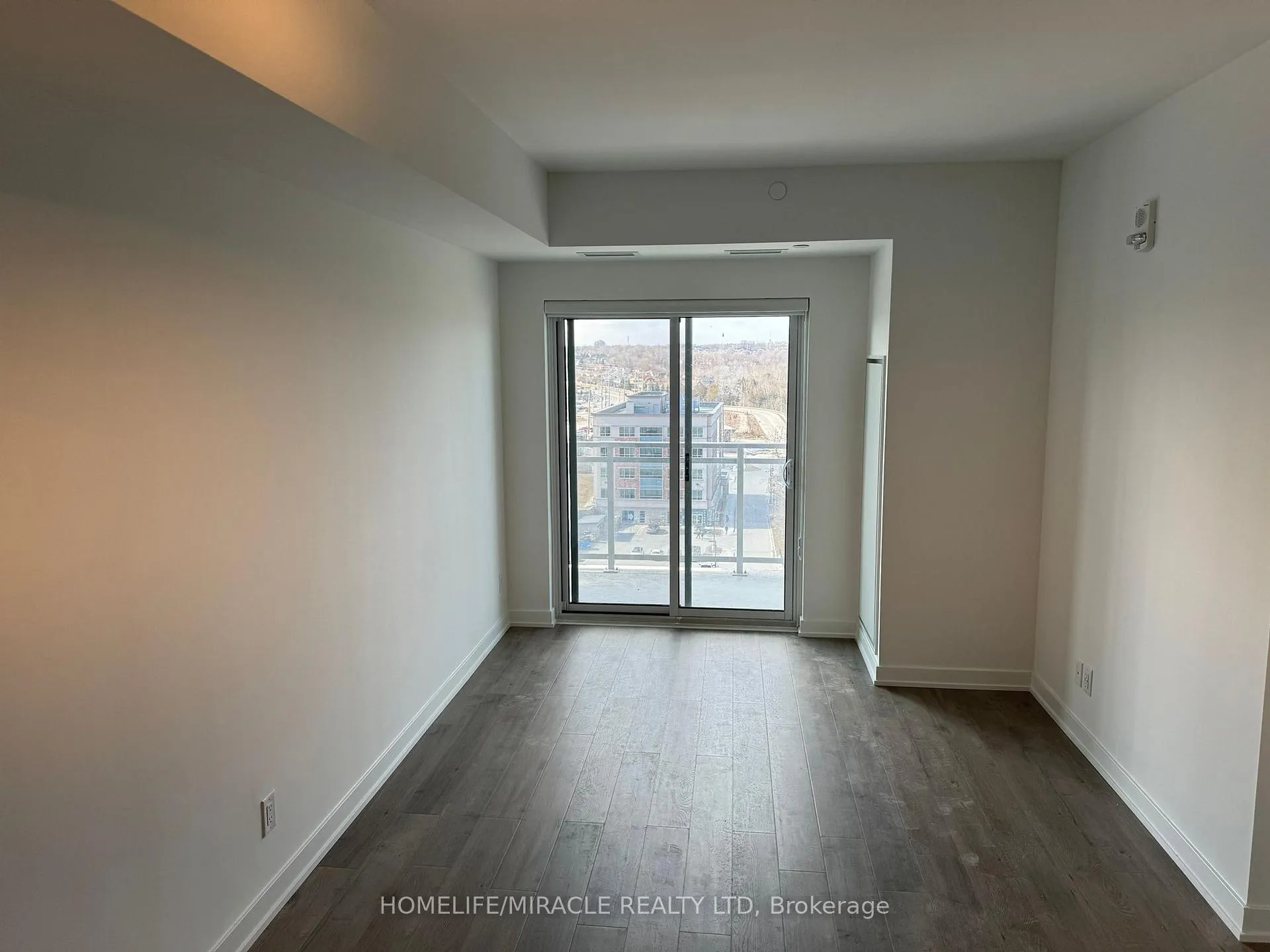 Photo 6 of Unit 903, 56 Lakeside Terrace, Barrie, Little Lake — HOMEH