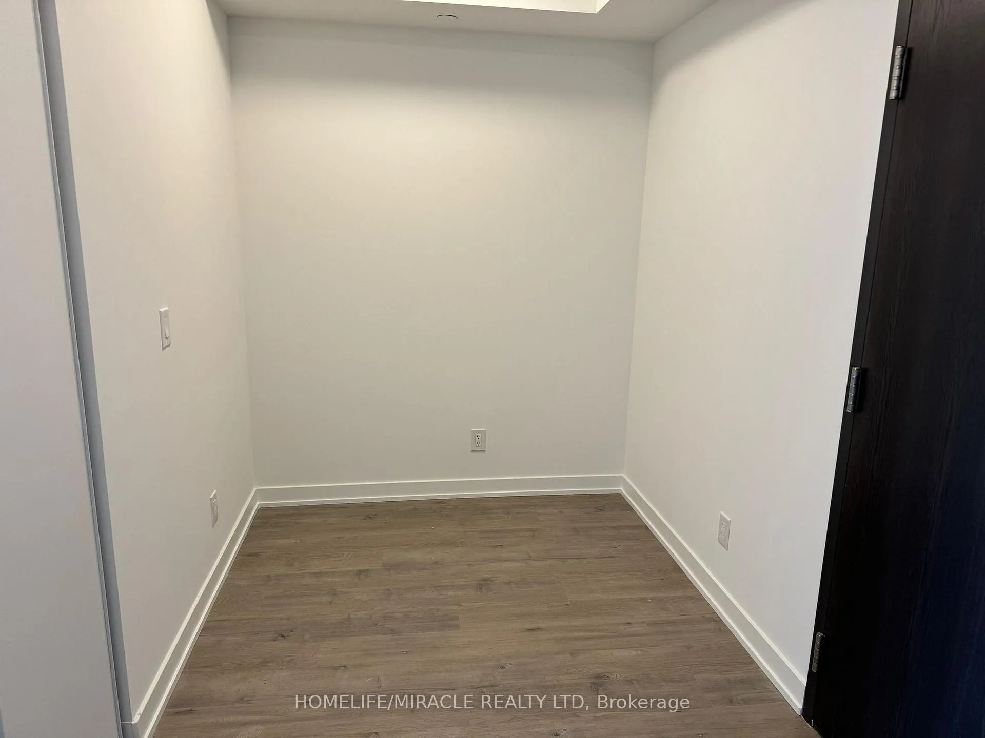 Photo 7 of Unit 903, 56 Lakeside Terrace, Barrie, Little Lake — HOMEH