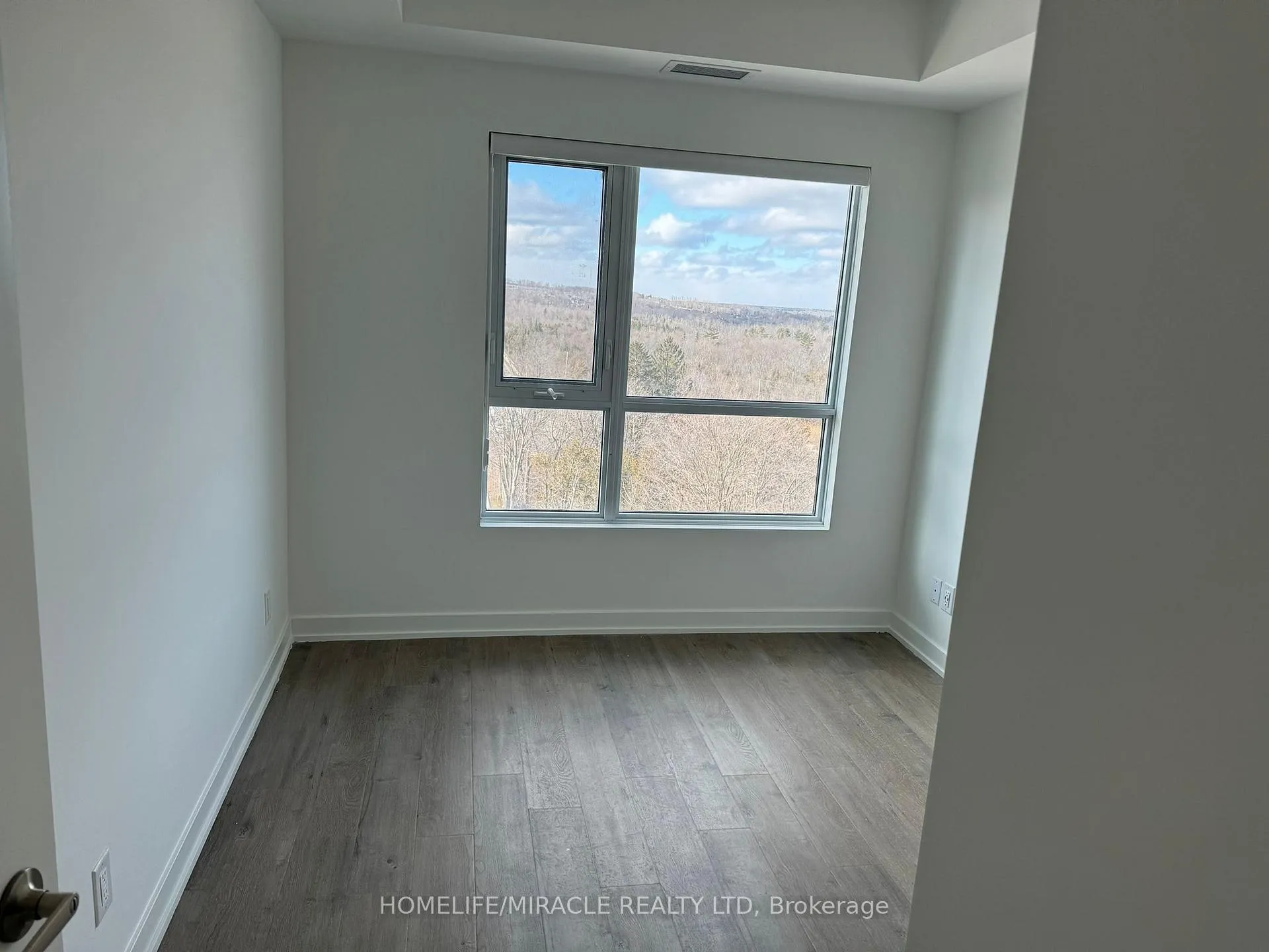 Photo 9 of Unit 903, 56 Lakeside Terrace, Barrie, Little Lake — HOMEH