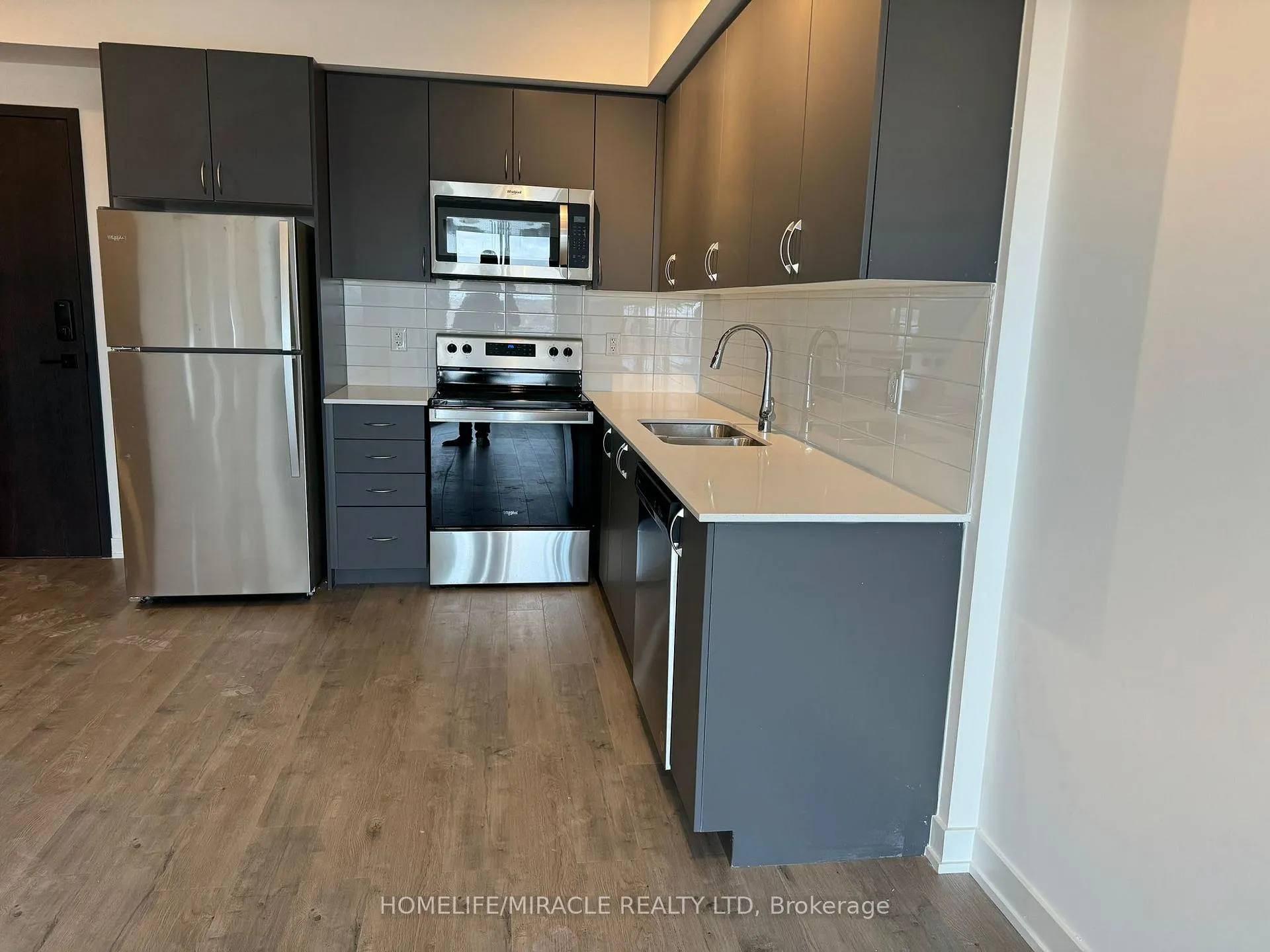Photo 11 of Unit 903, 56 Lakeside Terrace, Barrie, Little Lake — HOMEH