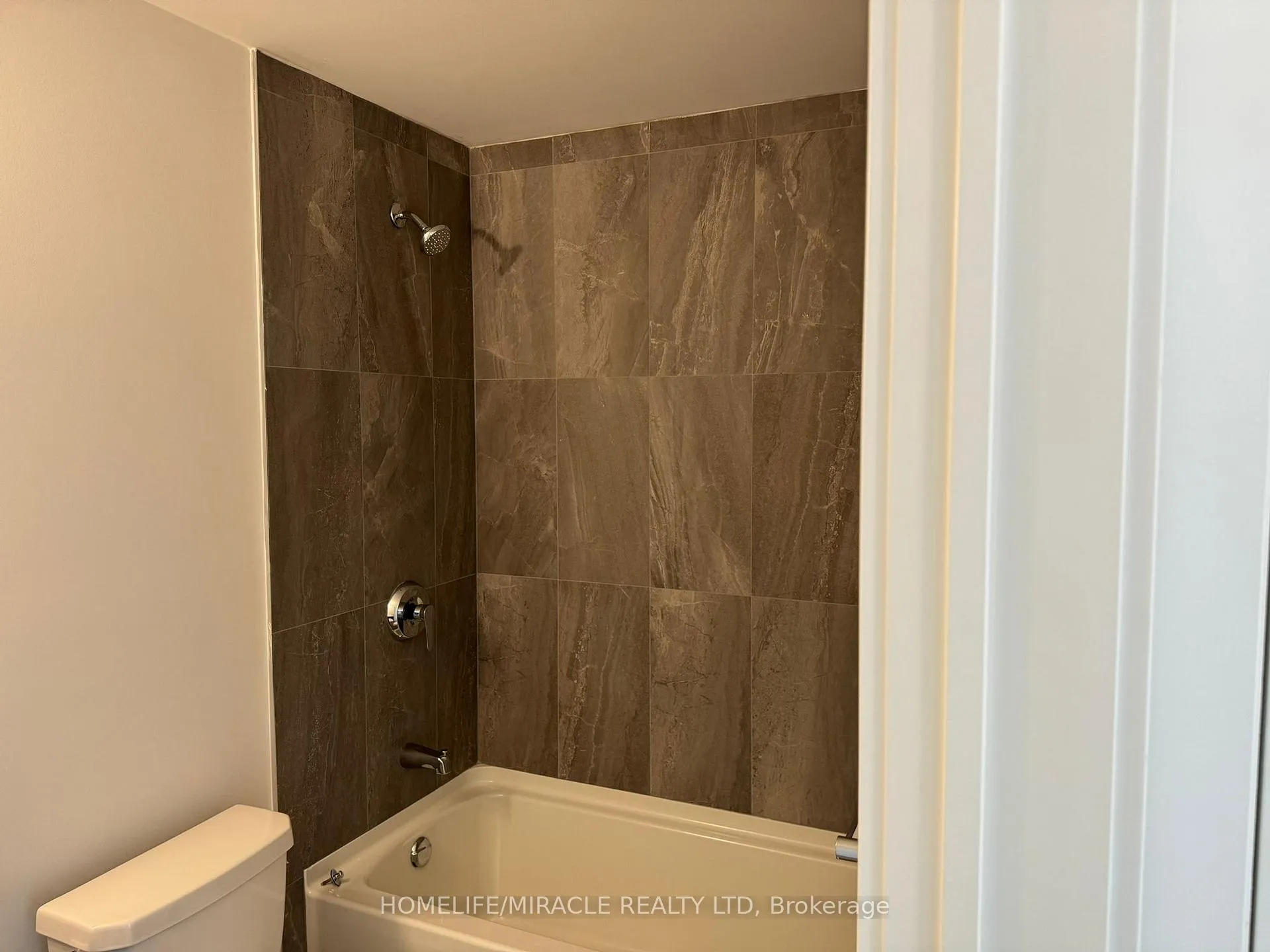 Photo 16 of Unit 903, 56 Lakeside Terrace, Barrie, Little Lake — HOMEH