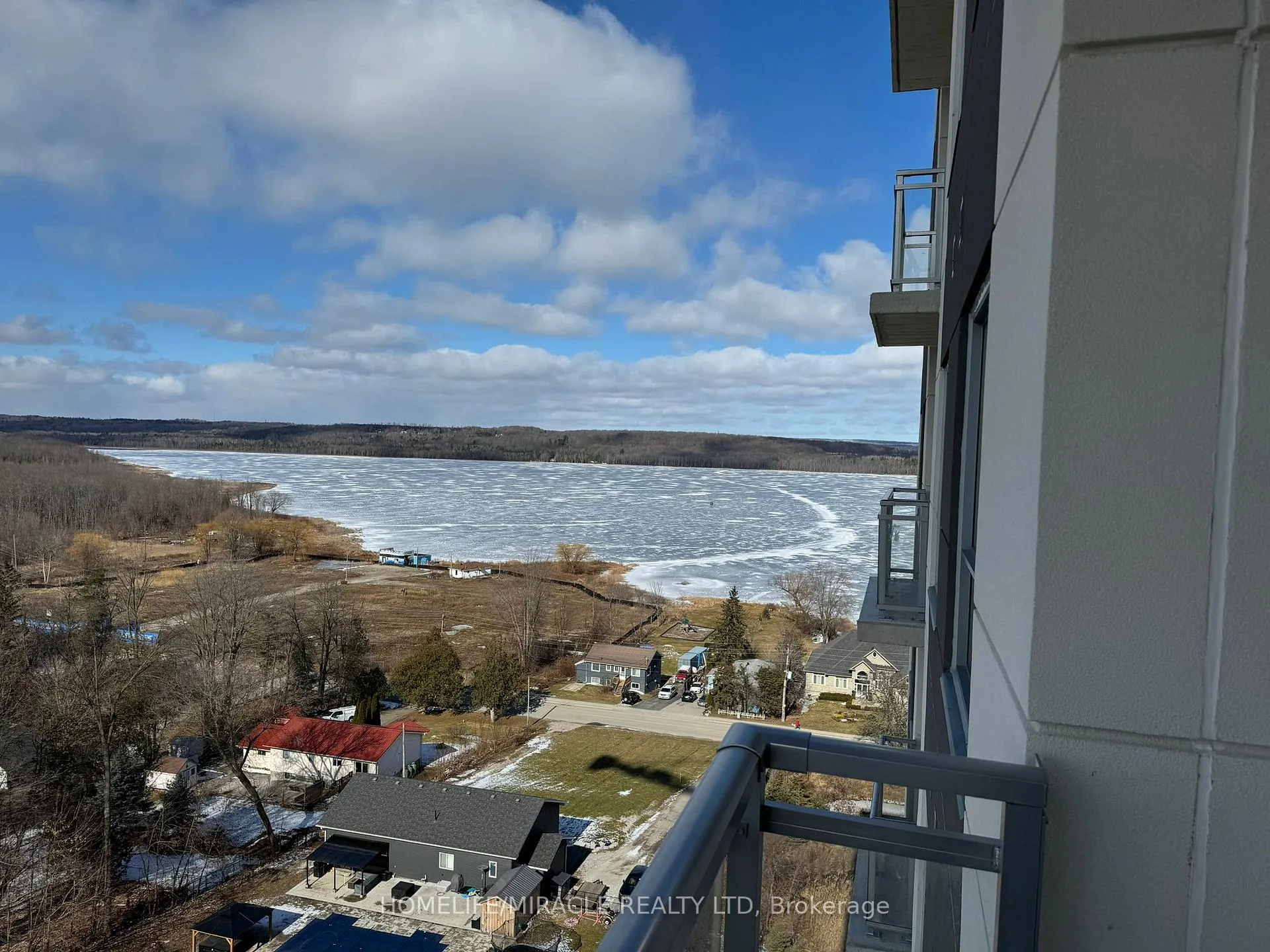 Photo 17 of Unit 903, 56 Lakeside Terrace, Barrie, Little Lake — HOMEH