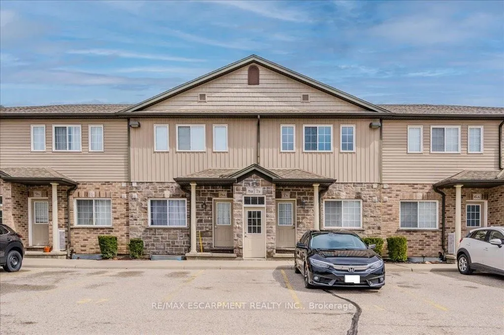Photo 2 of Unit 8B, 1180 Countrystone Drive, Kitchener, Highland West — HOMEH