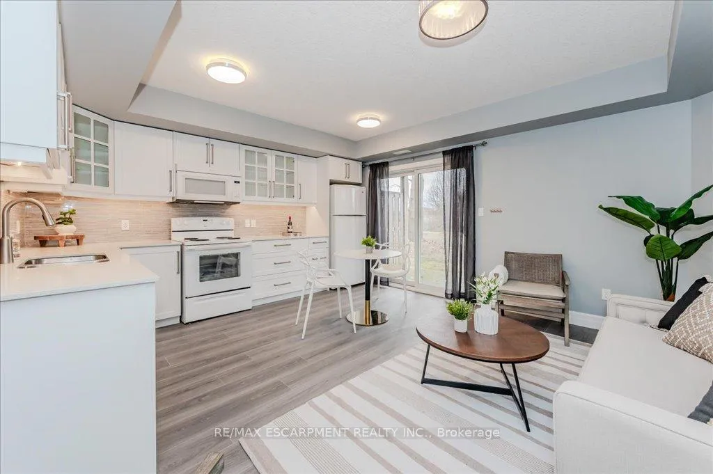 Photo 7 of Unit 8B, 1180 Countrystone Drive, Kitchener, Highland West — HOMEH