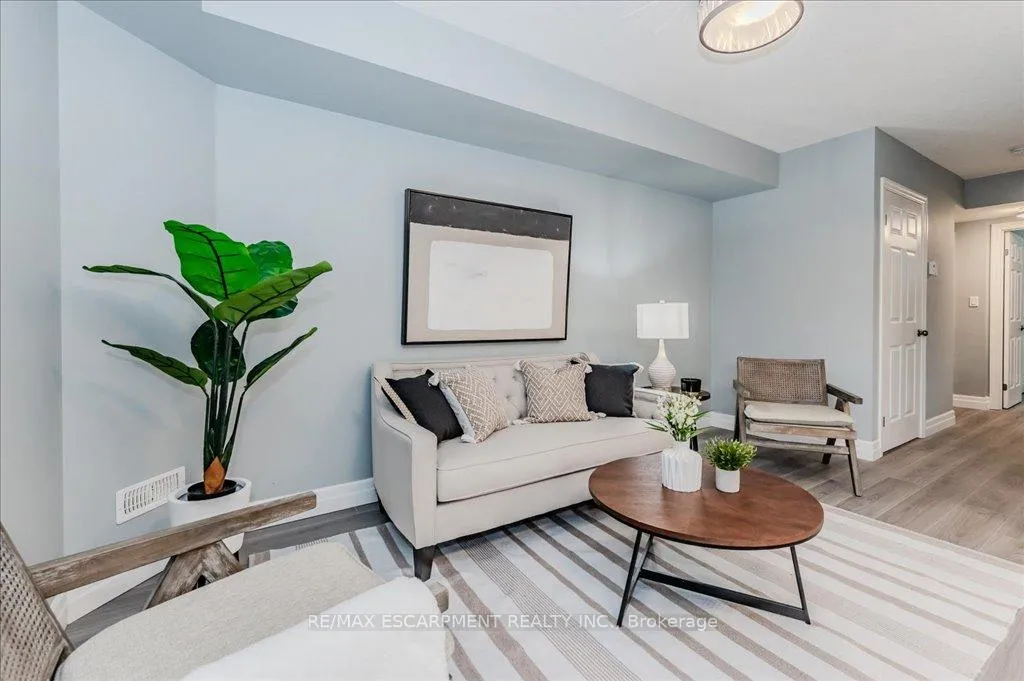 Photo 9 of Unit 8B, 1180 Countrystone Drive, Kitchener, Highland West — HOMEH