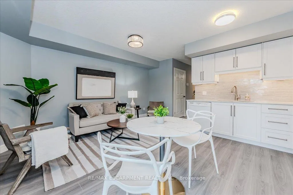 Photo 13 of Unit 8B, 1180 Countrystone Drive, Kitchener, Highland West — HOMEH