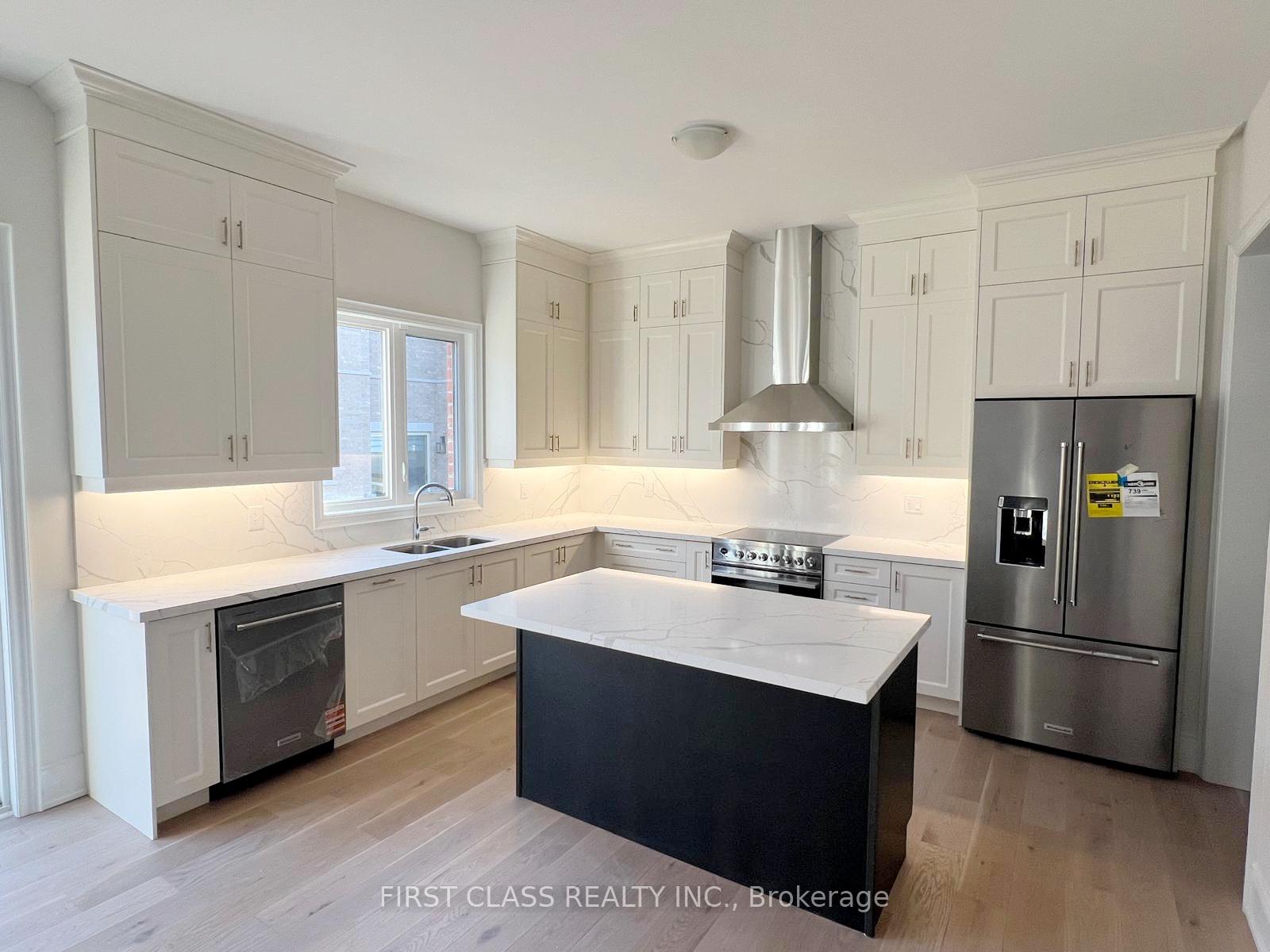 Photo 9 of 3 Lorrain Hand Crescent, Georgina, Keswick South — HOMEH