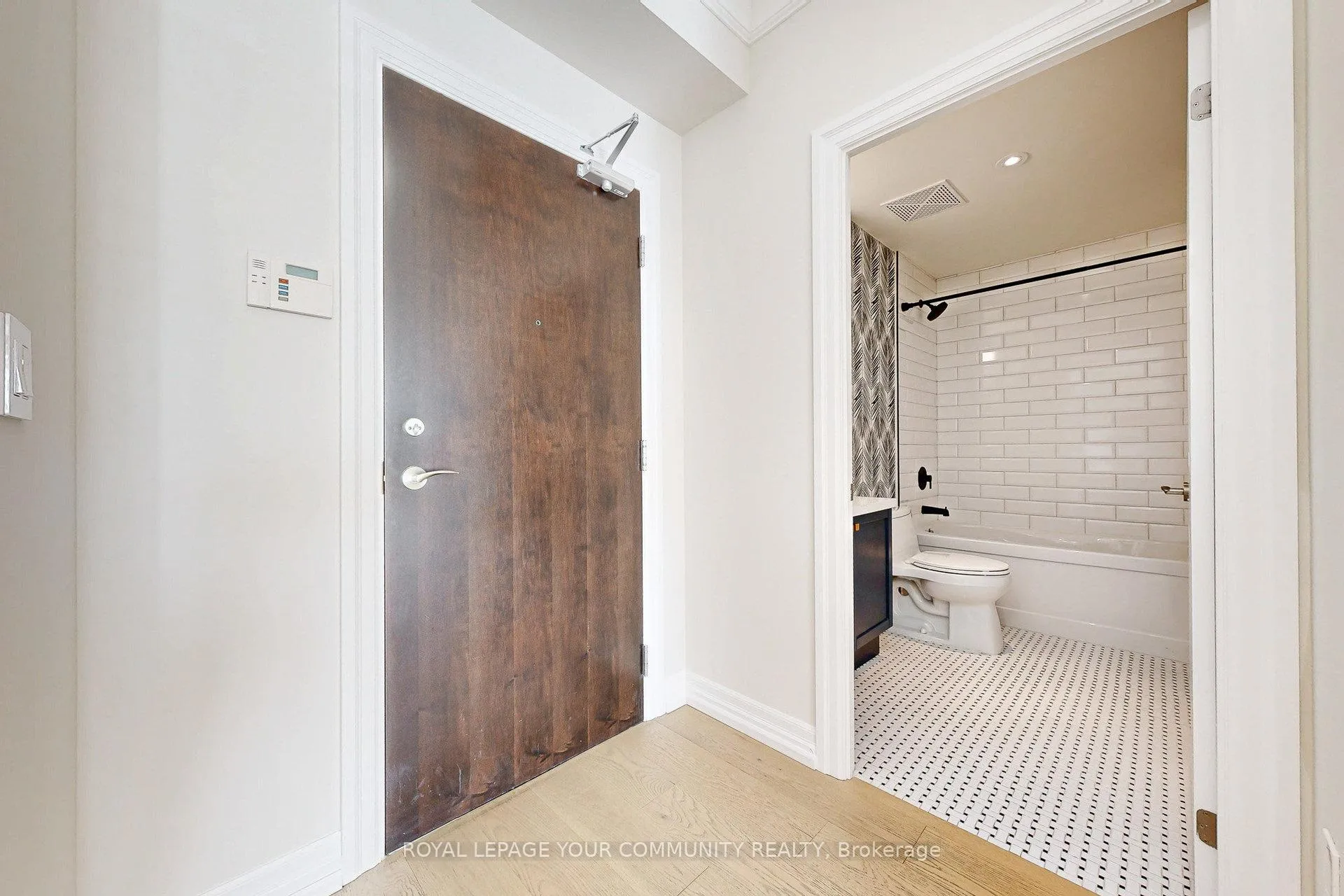 Photo 5 of Unit 403, 180 John West Way, Aurora, Bayview Wellington — HOMEH