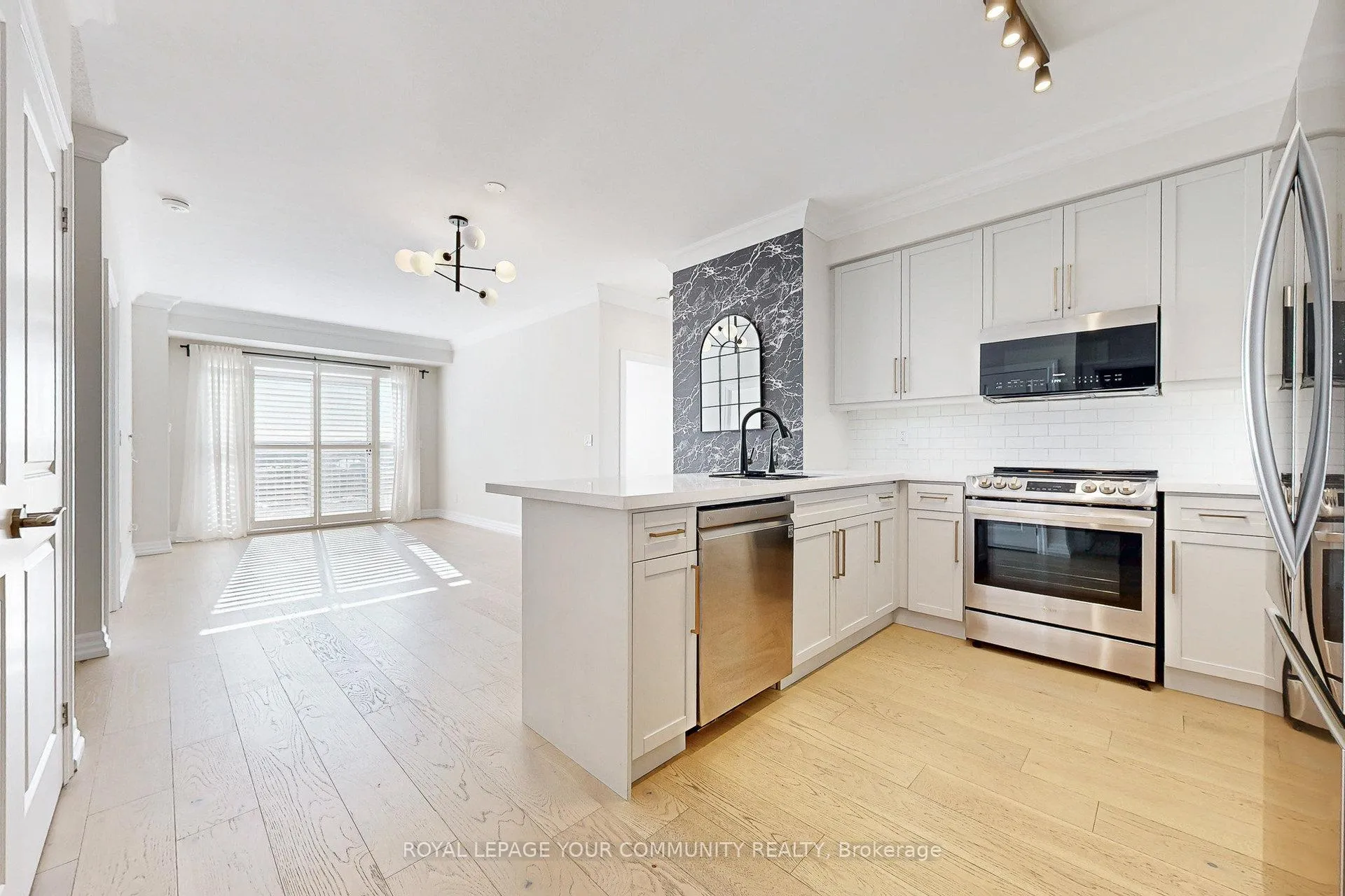 Photo 7 of Unit 403, 180 John West Way, Aurora, Bayview Wellington — HOMEH