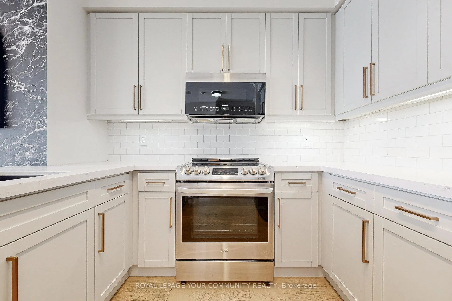 Photo 8 of Unit 403, 180 John West Way, Aurora, Bayview Wellington — HOMEH