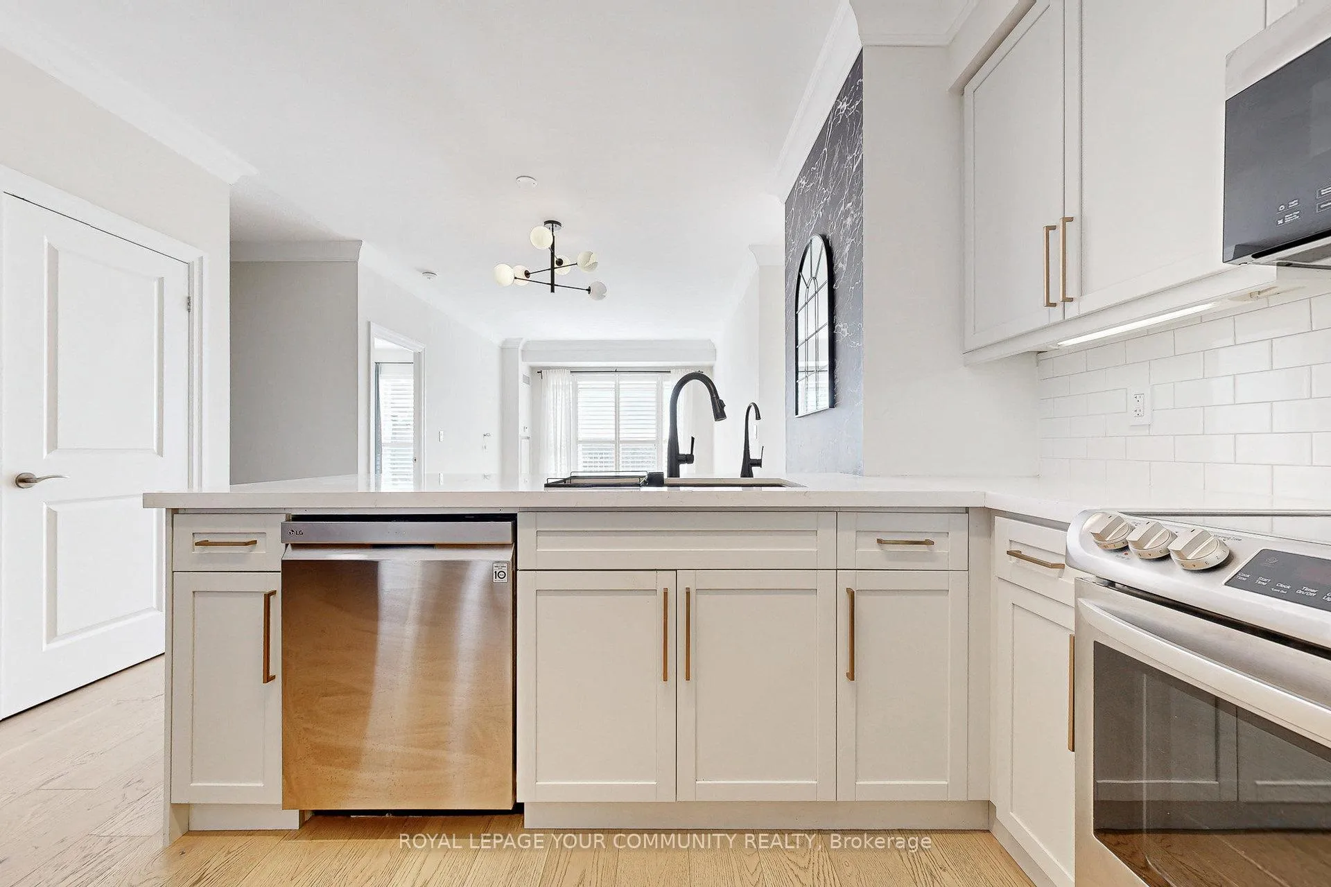 Photo 9 of Unit 403, 180 John West Way, Aurora, Bayview Wellington — HOMEH