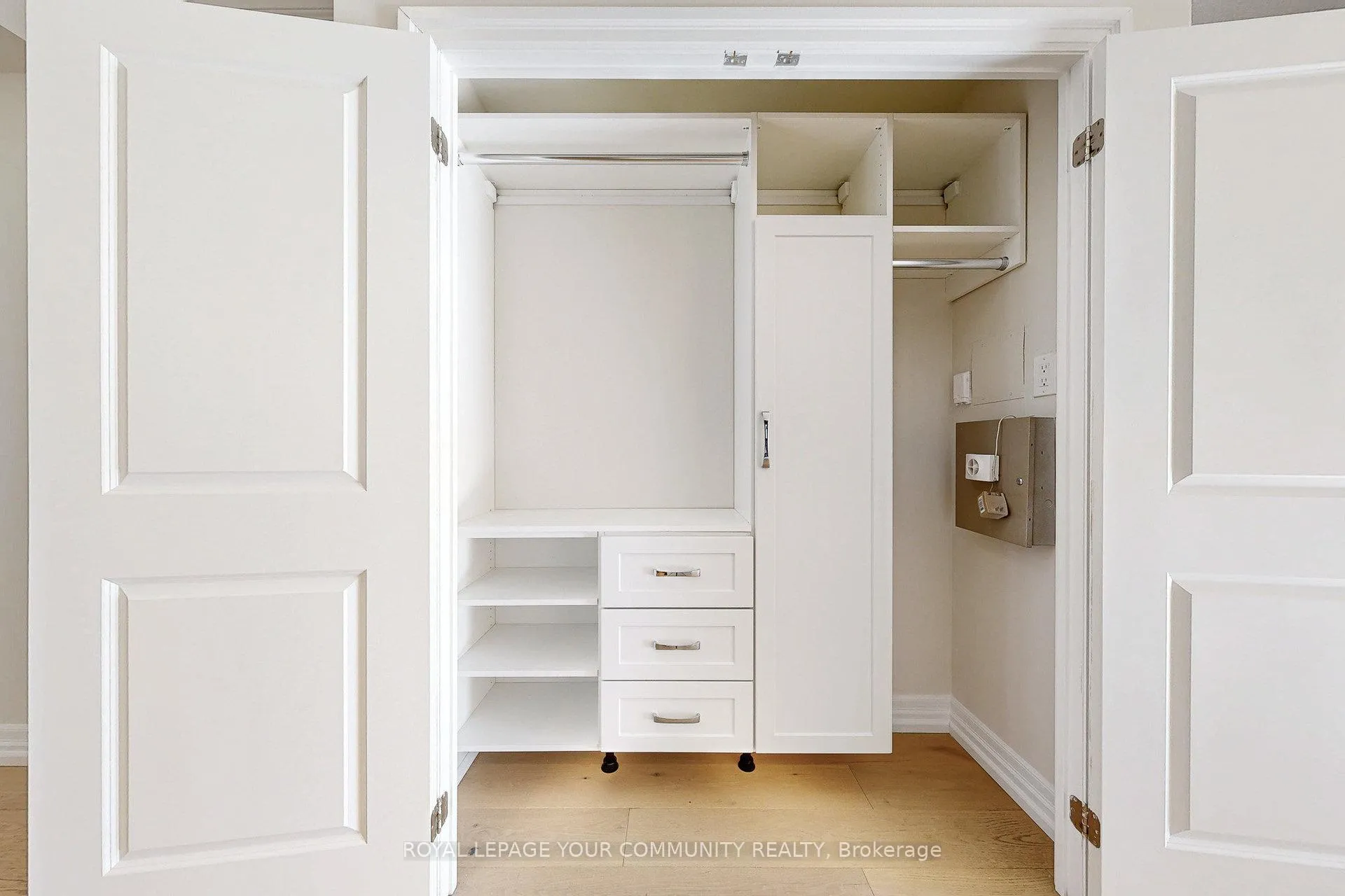 Photo 11 of Unit 403, 180 John West Way, Aurora, Bayview Wellington — HOMEH