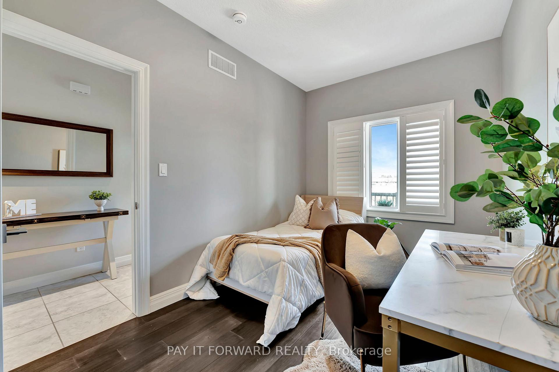 Photo 15 of Unit B, 17 Cedar Street, Brant, Paris — HOMEH