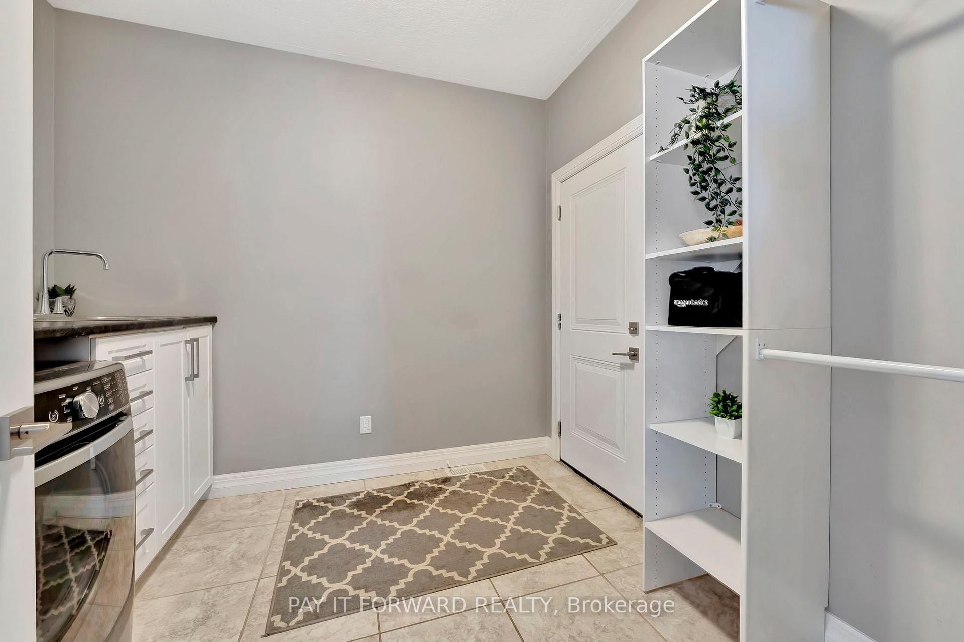 Photo 17 of Unit B, 17 Cedar Street, Brant, Paris — HOMEH