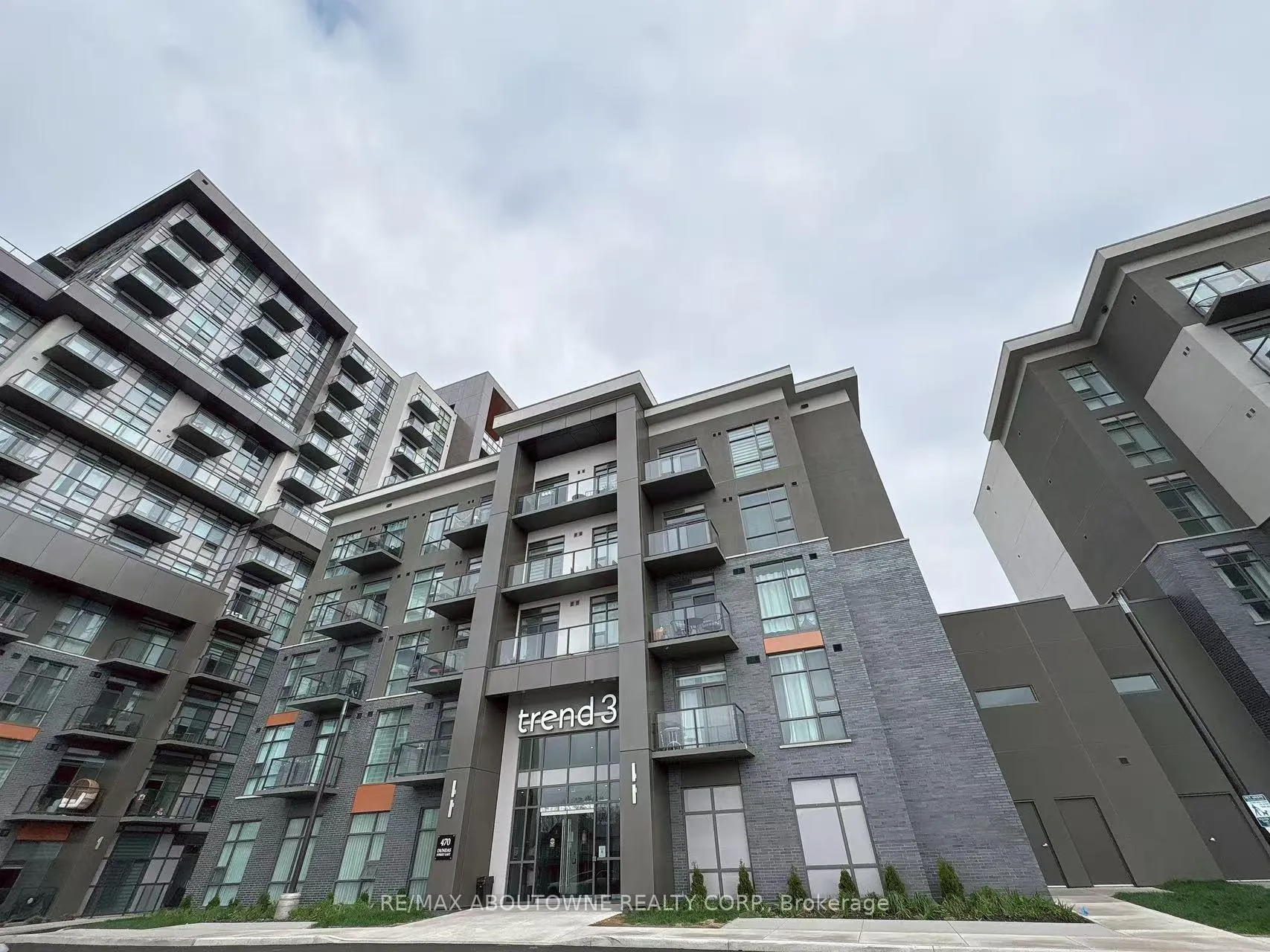 Front of Unit 429, 470 Dundas Street E