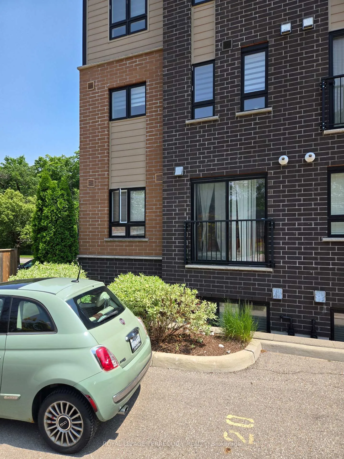 Photo 4 of Unit A-11, 190 Century Hill Drive, Kitchener, Country Hills — HOMEH