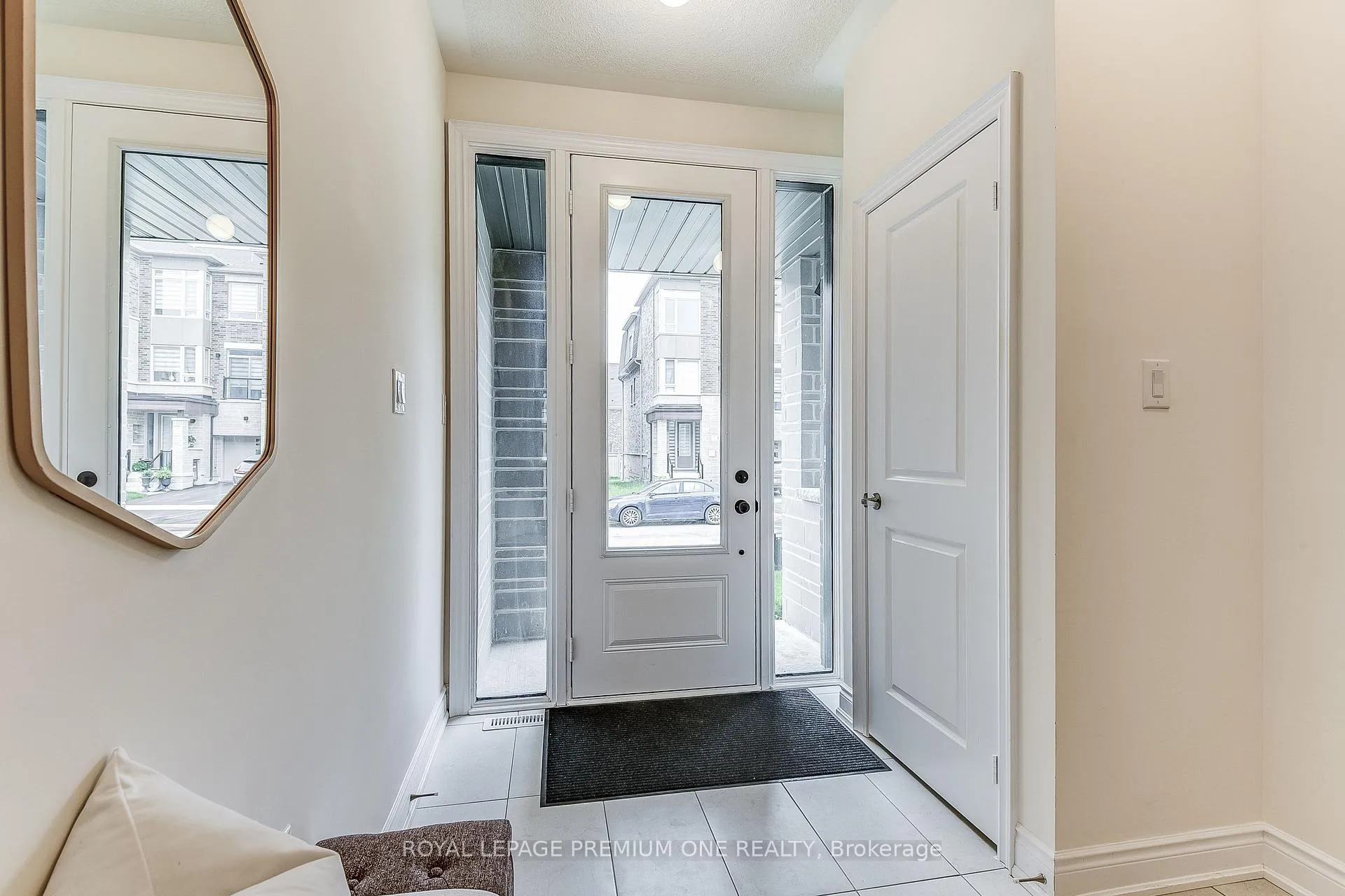 Photo 7 of 216 Tennant Circle, Vaughan, Vellore Village — HOMEH