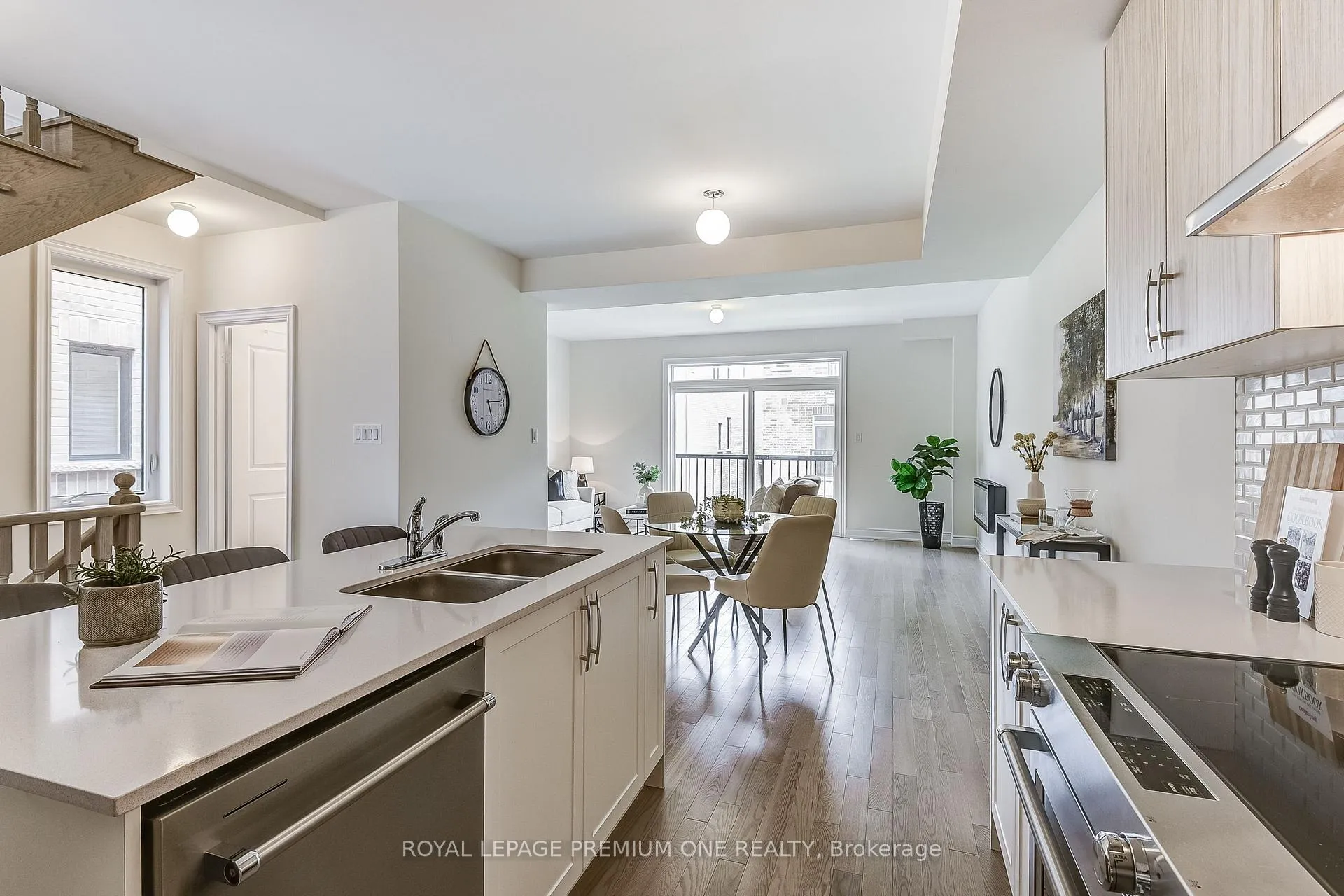 Photo 25 of 216 Tennant Circle, Vaughan, Vellore Village — HOMEH
