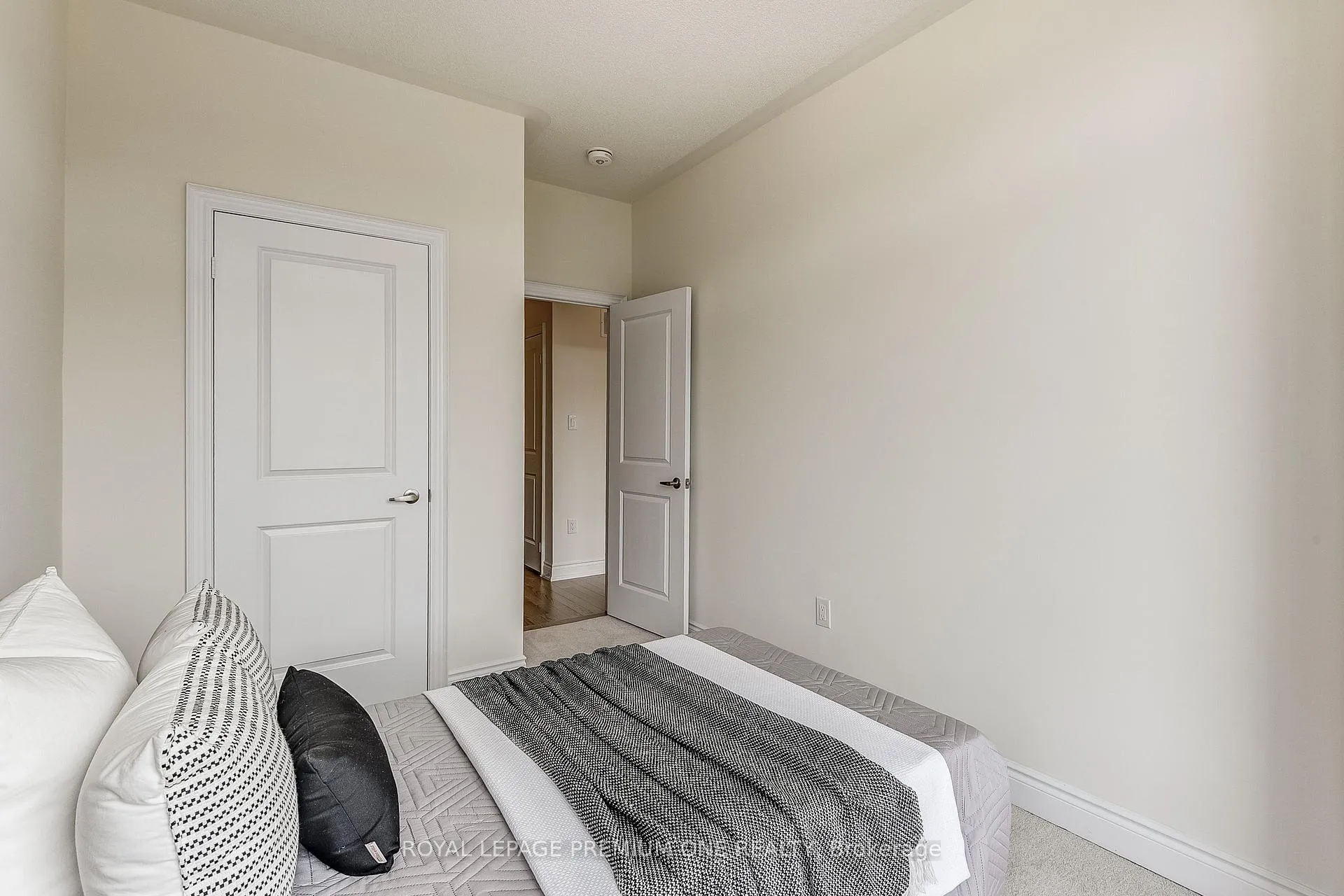 Photo 34 of 216 Tennant Circle, Vaughan, Vellore Village — HOMEH