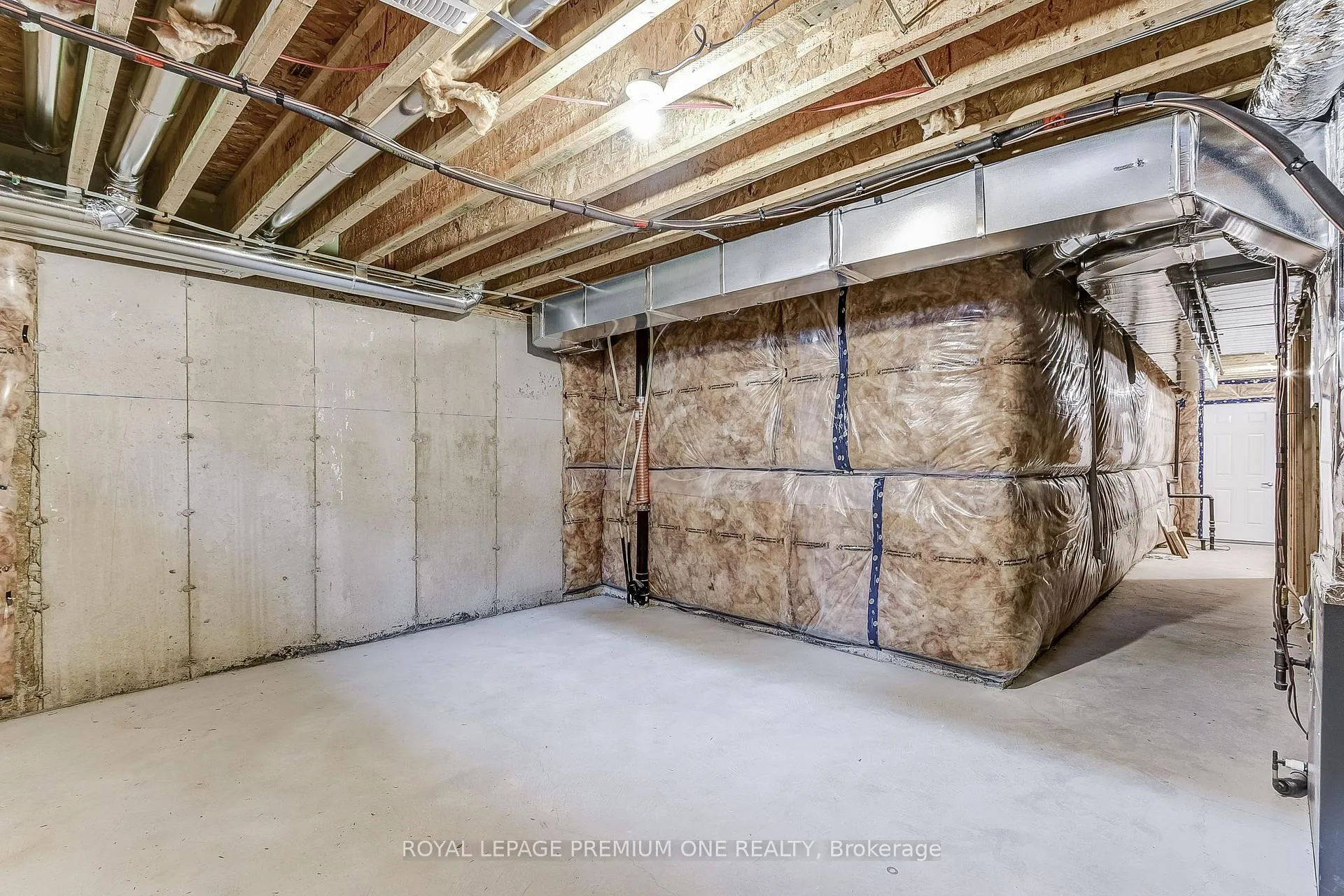 Photo 50 of 216 Tennant Circle, Vaughan, Vellore Village — HOMEH