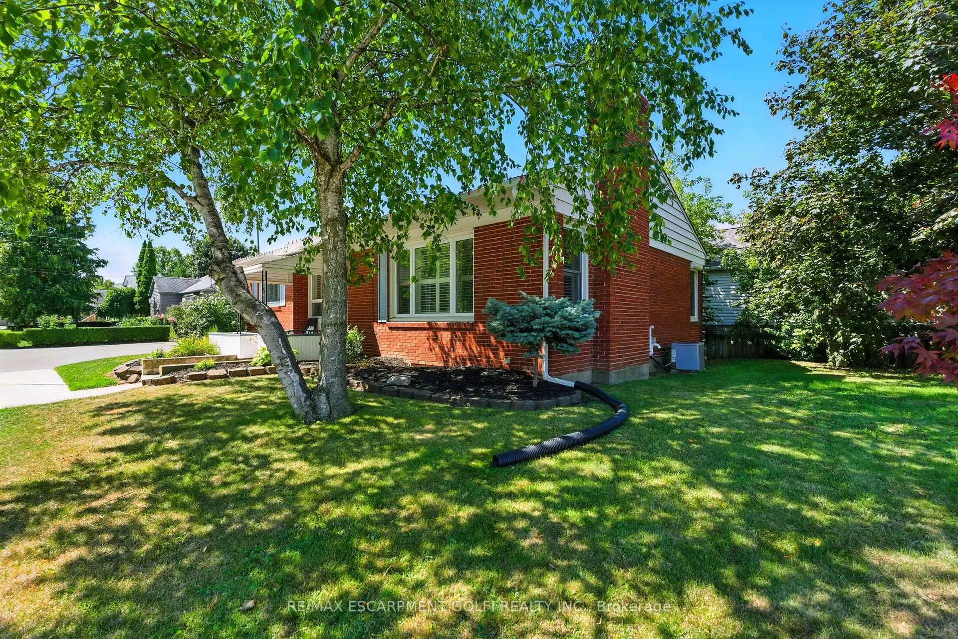 Photo 2 of 2 Avalon Place, St. Catharines, Port Dalhousie — HOMEH