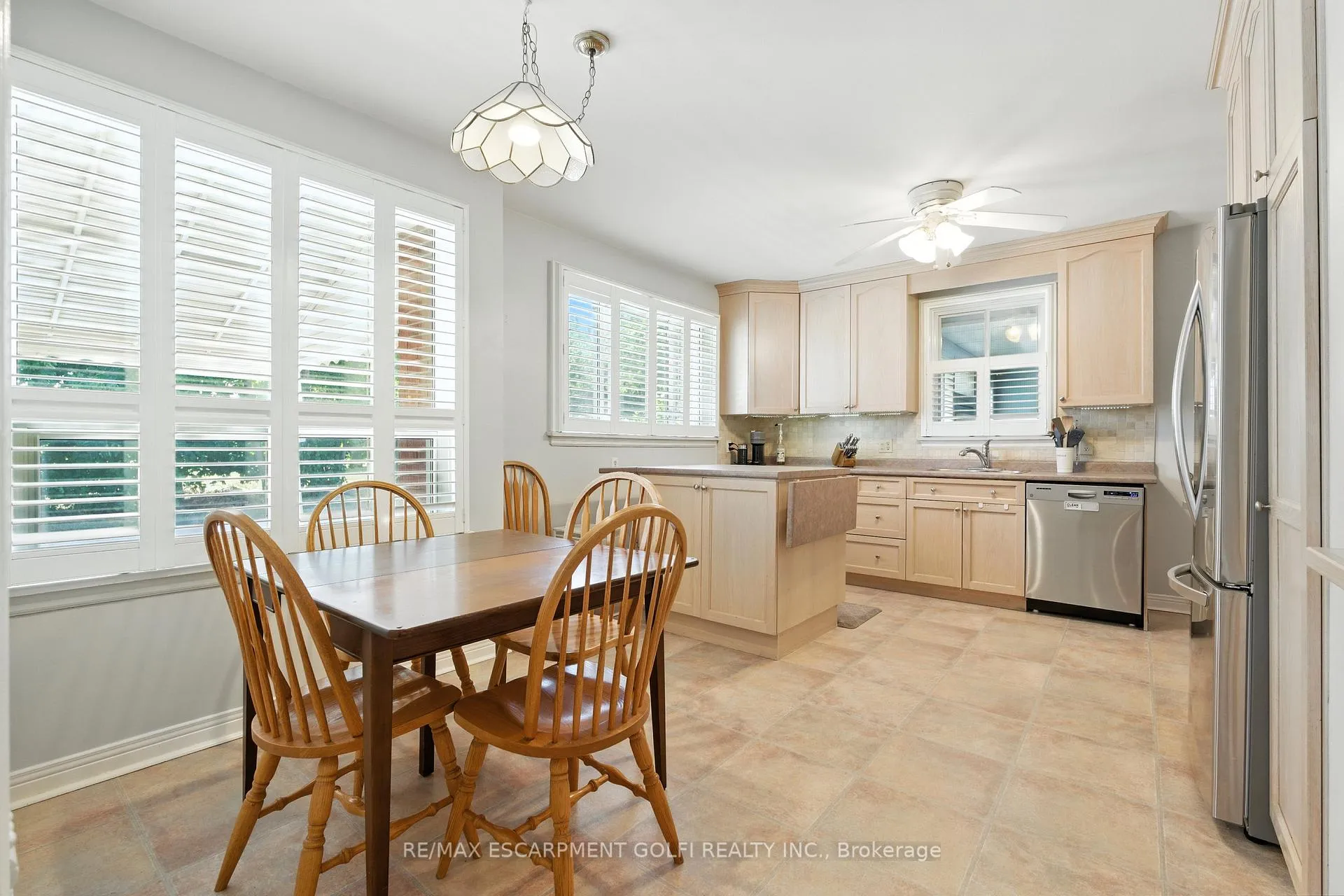 Photo 5 of 2 Avalon Place, St. Catharines, Port Dalhousie — HOMEH