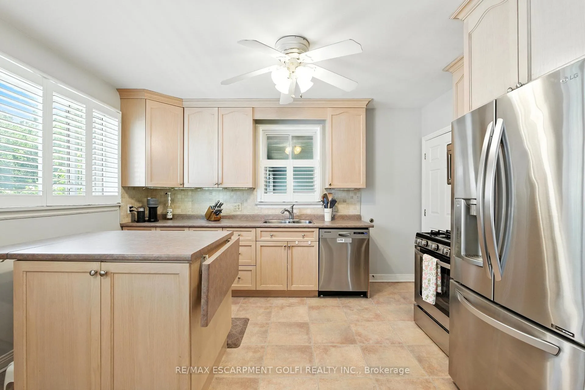 Photo 6 of 2 Avalon Place, St. Catharines, Port Dalhousie — HOMEH
