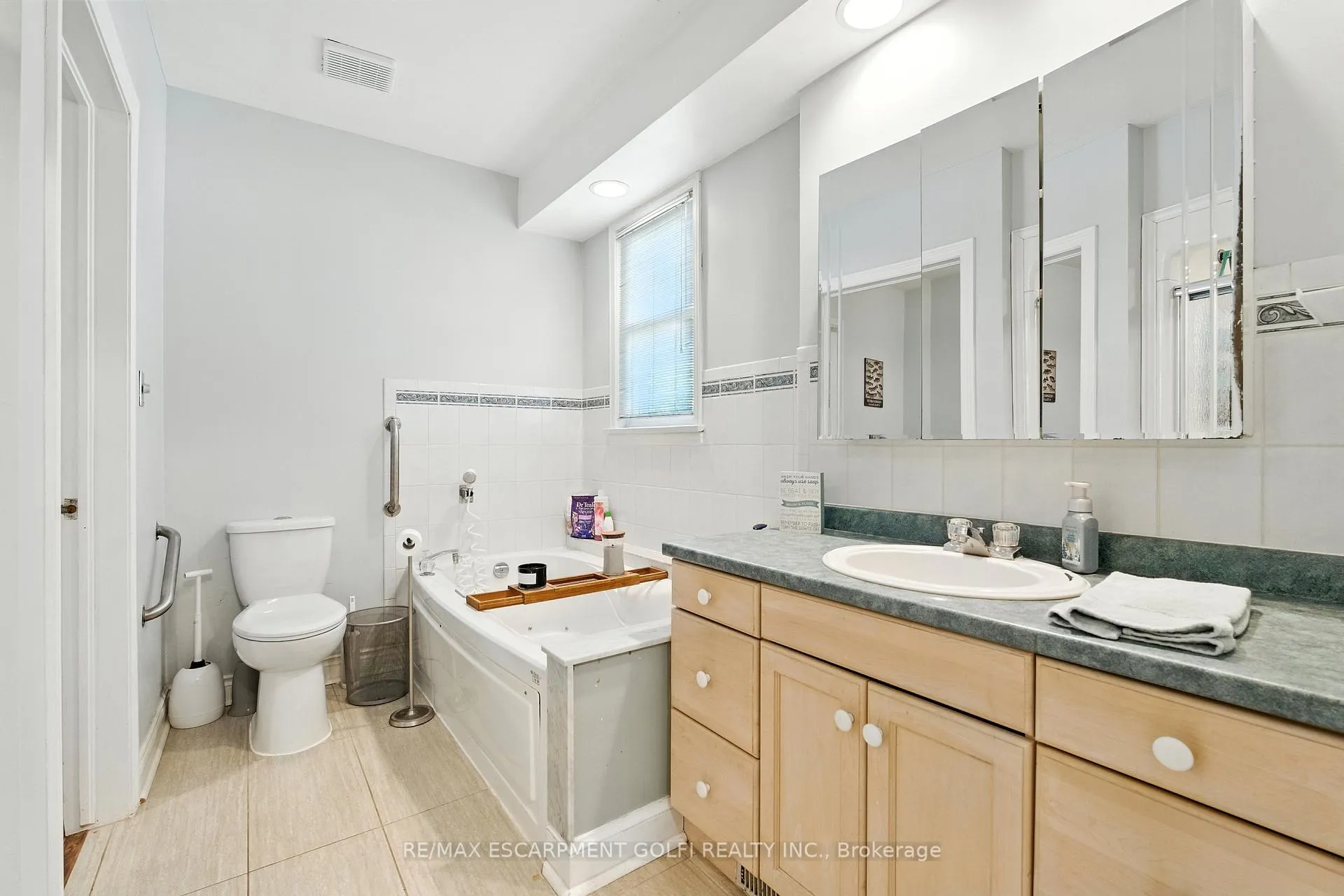 Photo 13 of 2 Avalon Place, St. Catharines, Port Dalhousie — HOMEH