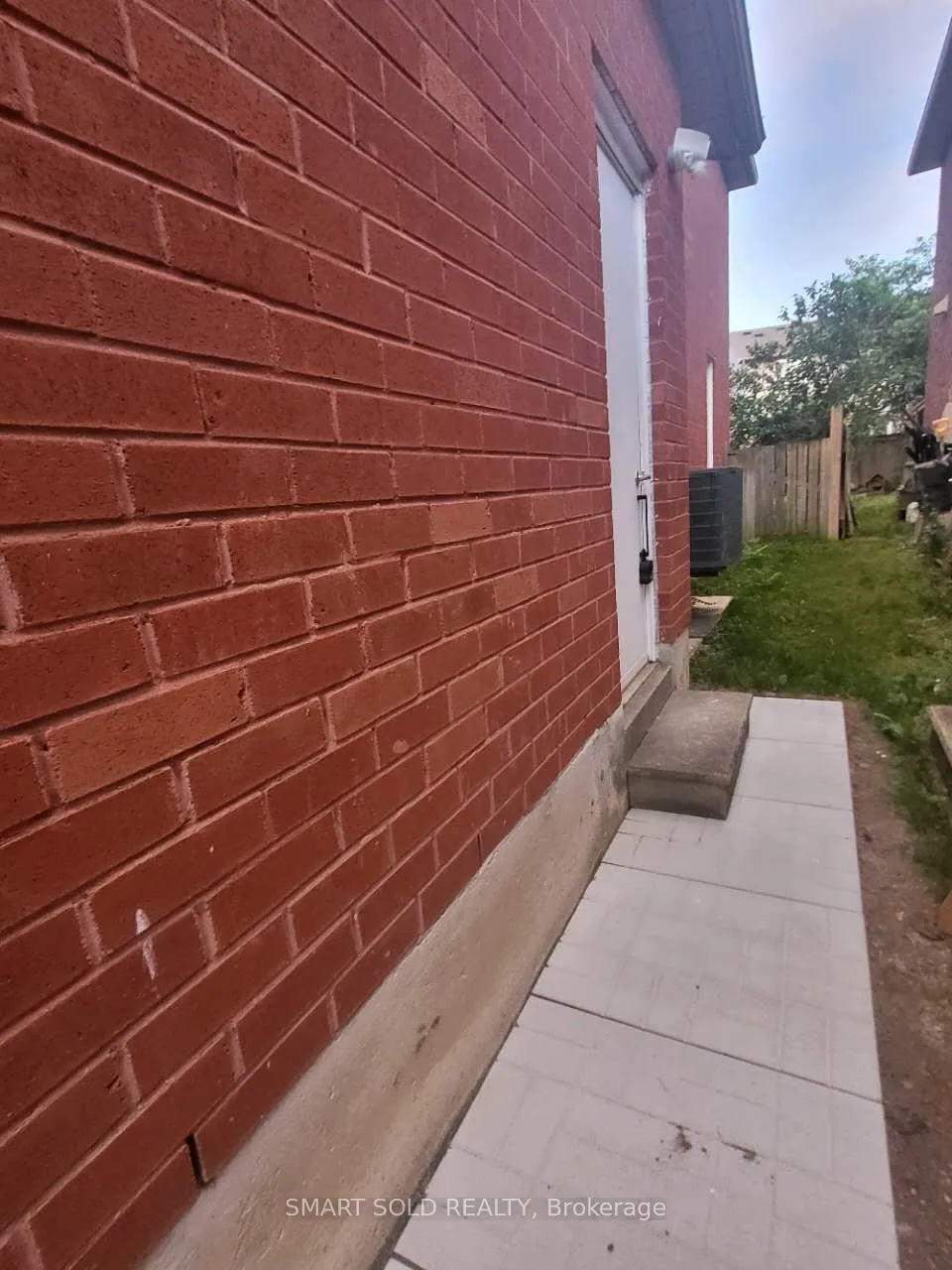 Photo 2 of 74 Hearne Crescent, Ajax, Central — HOMEH