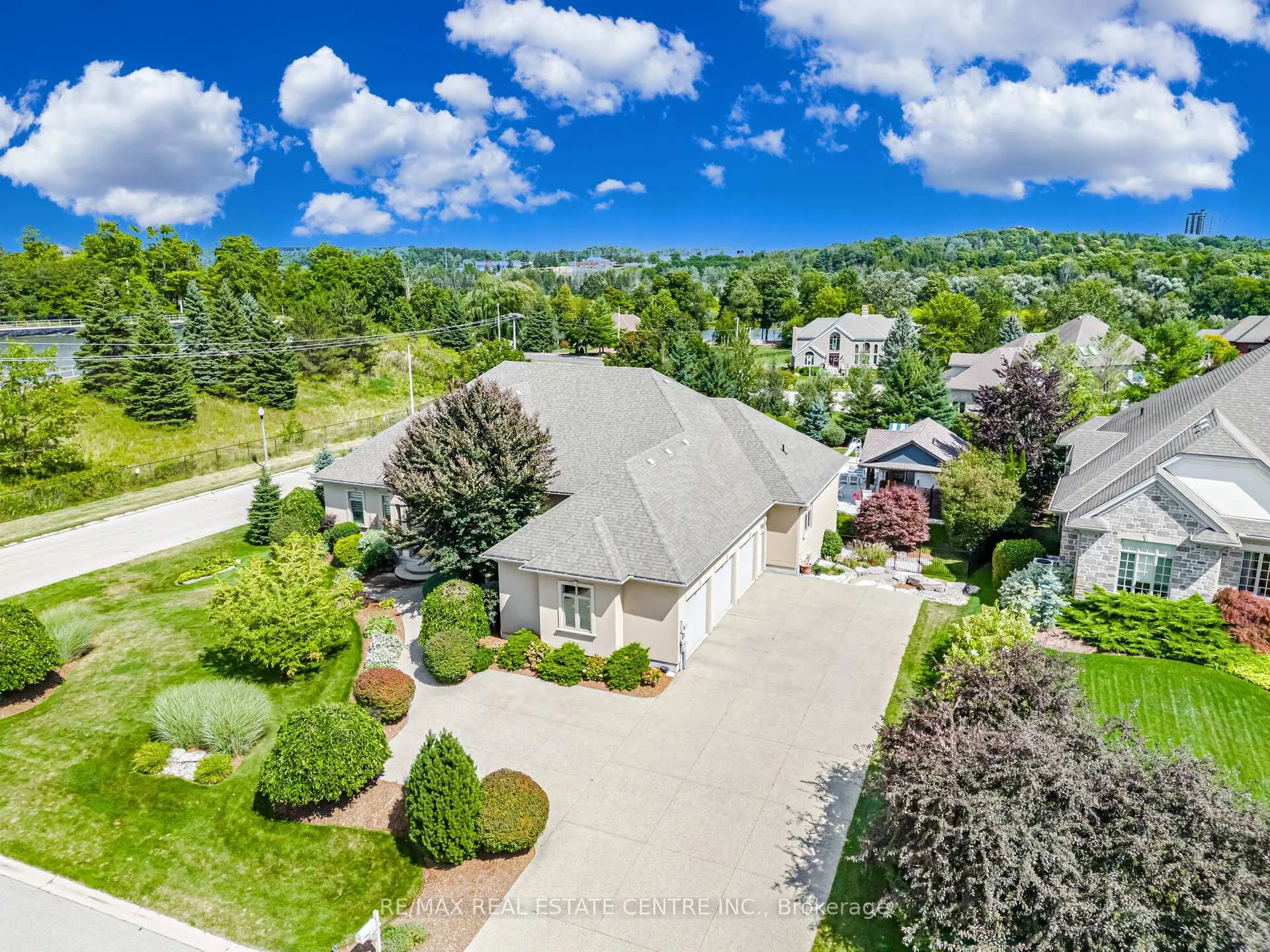 Photo 2 of 86 Canters Close, Kitchener — HOMEH