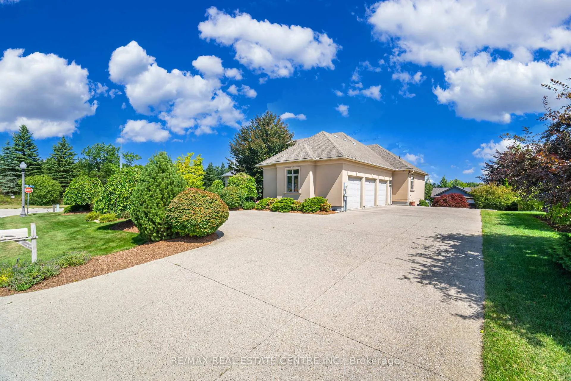 Photo 5 of 86 Canters Close, Kitchener — HOMEH