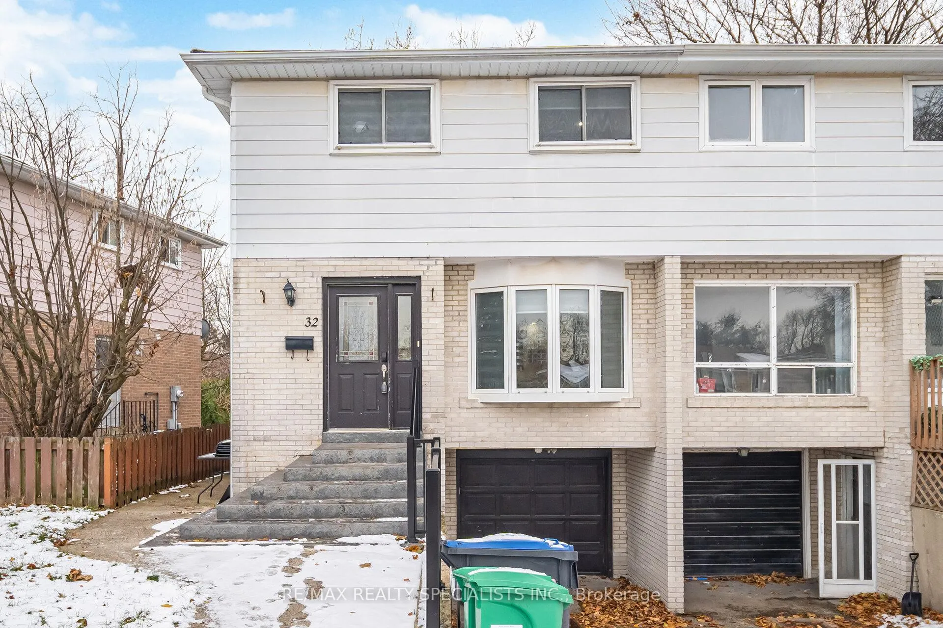Photo 1 of 32 Newstead Crescent, Brampton, Madoc — HOMEH