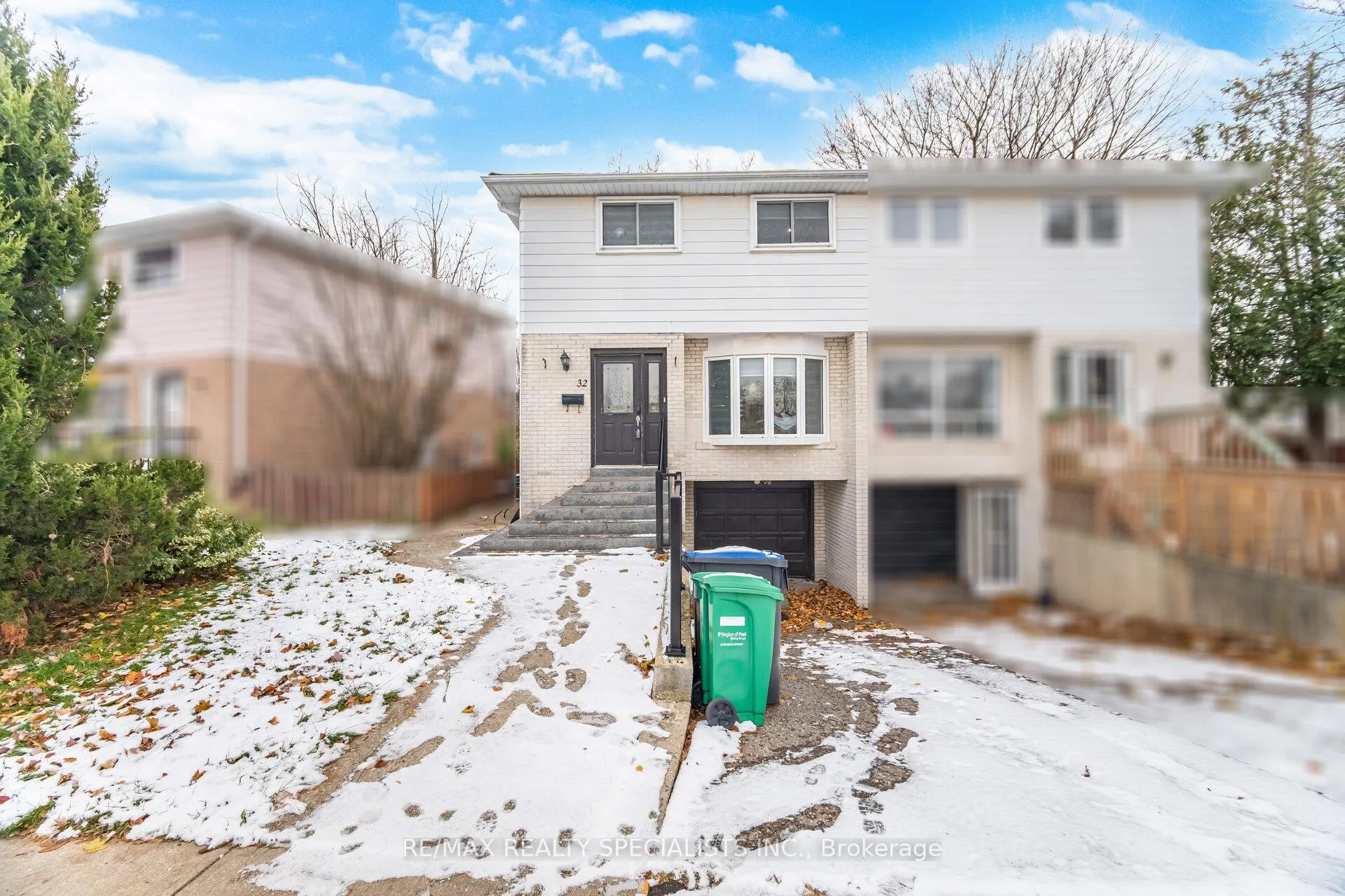 Photo 2 of 32 Newstead Crescent, Brampton, Madoc — HOMEH