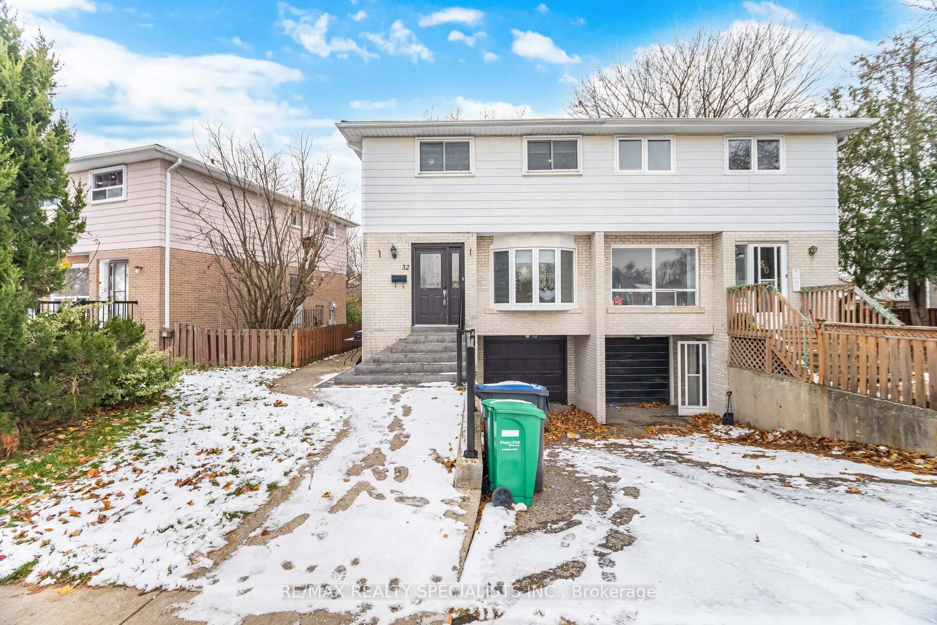 Photo 3 of 32 Newstead Crescent, Brampton, Madoc — HOMEH