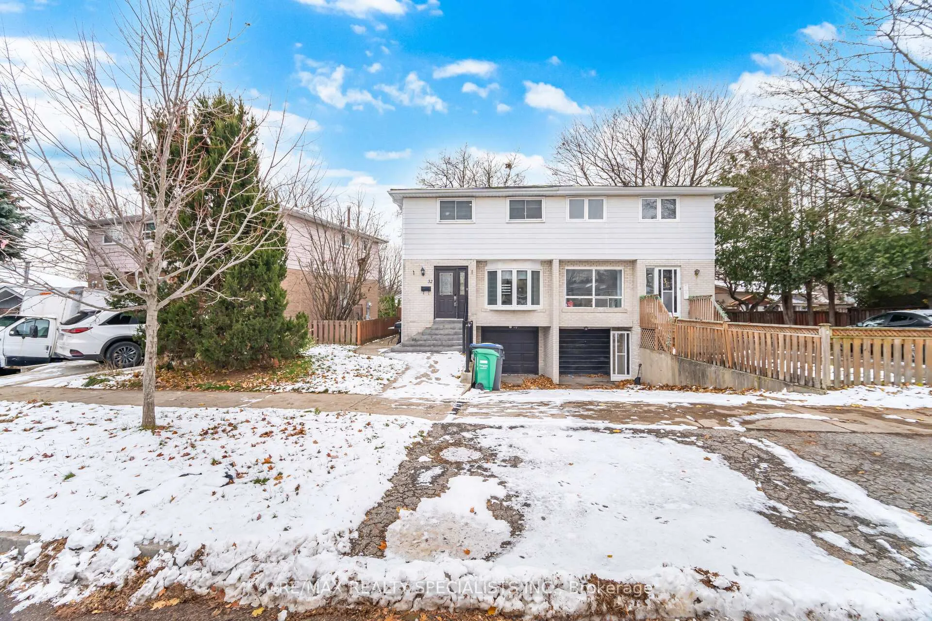 Photo 4 of 32 Newstead Crescent, Brampton, Madoc — HOMEH