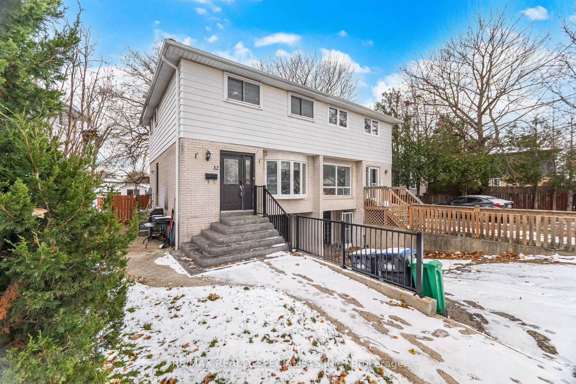 Photo 5 of 32 Newstead Crescent, Brampton, Madoc — HOMEH
