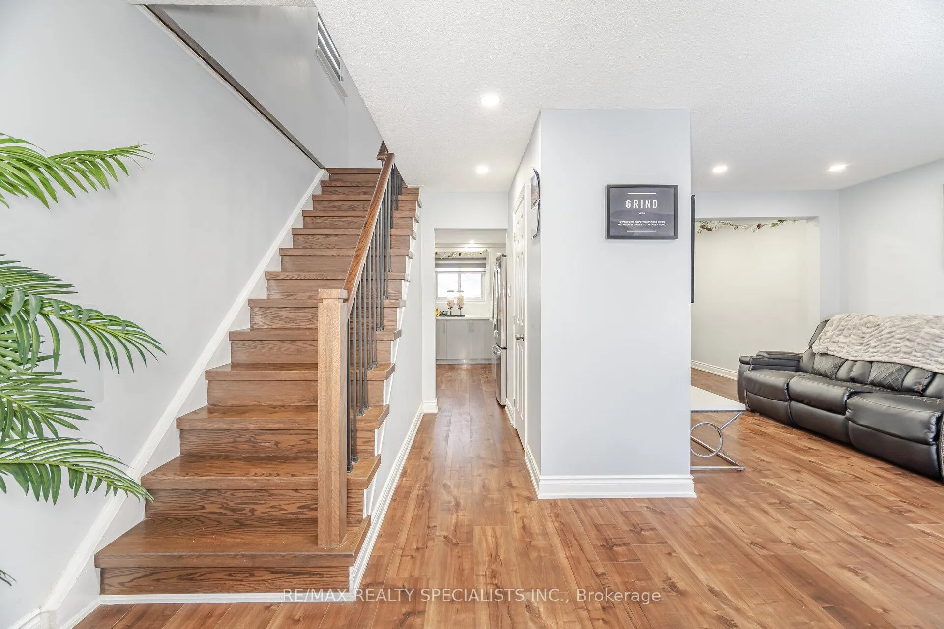 Photo 8 of 32 Newstead Crescent, Brampton, Madoc — HOMEH