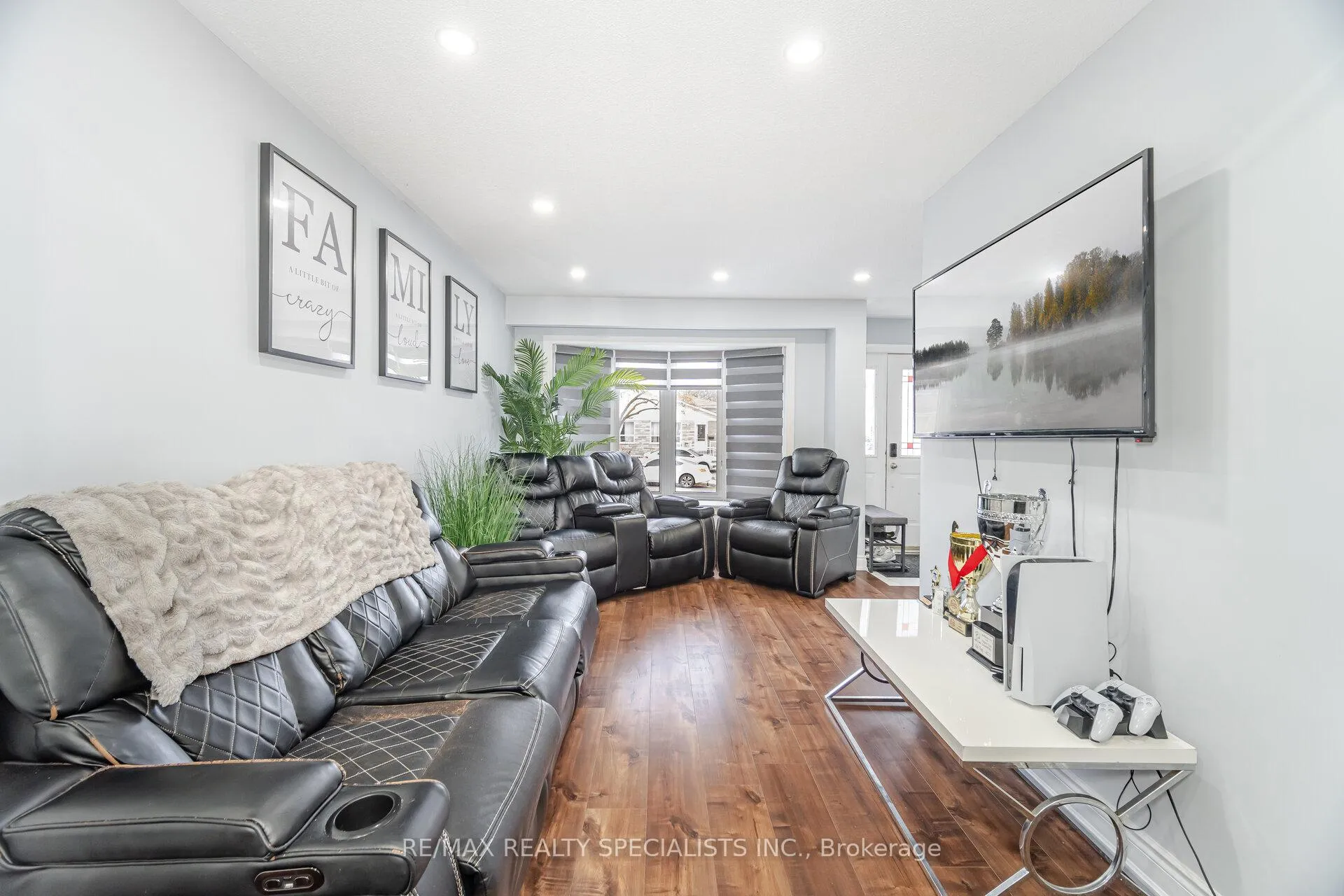 Photo 9 of 32 Newstead Crescent, Brampton, Madoc — HOMEH