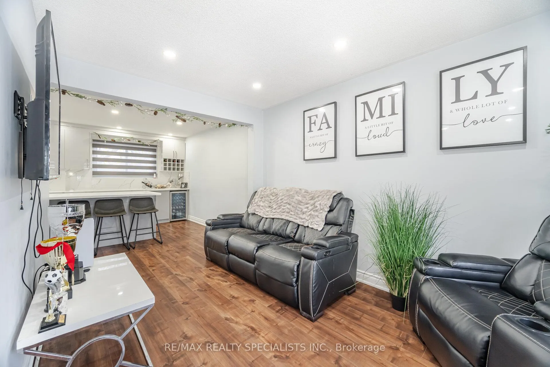 Photo 10 of 32 Newstead Crescent, Brampton, Madoc — HOMEH