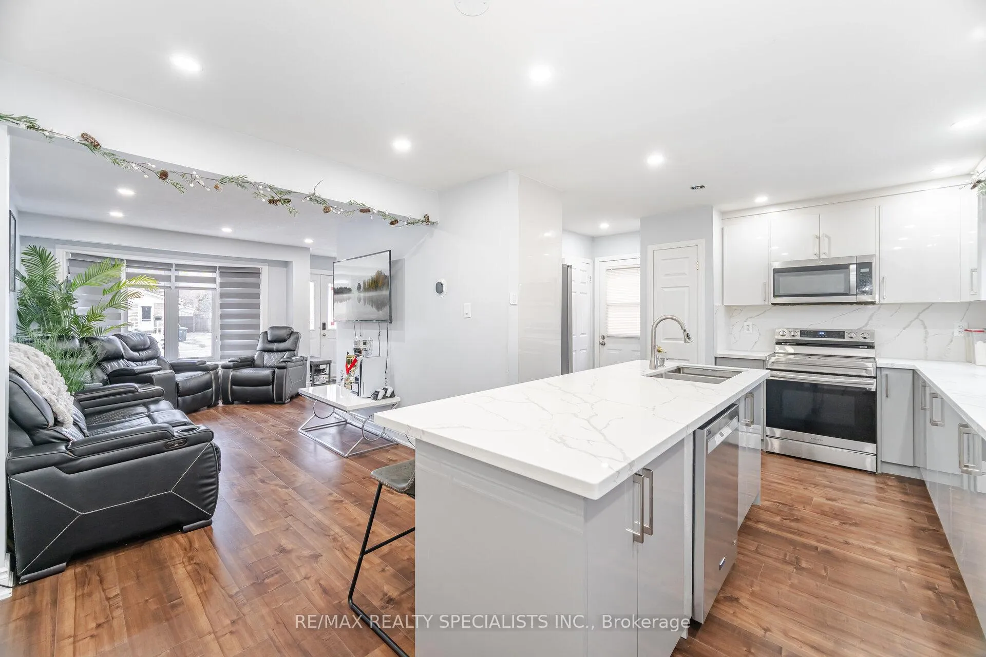 Photo 12 of 32 Newstead Crescent, Brampton, Madoc — HOMEH
