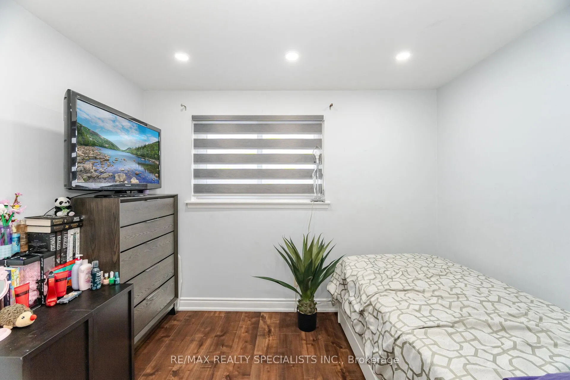 Photo 30 of 32 Newstead Crescent, Brampton, Madoc — HOMEH