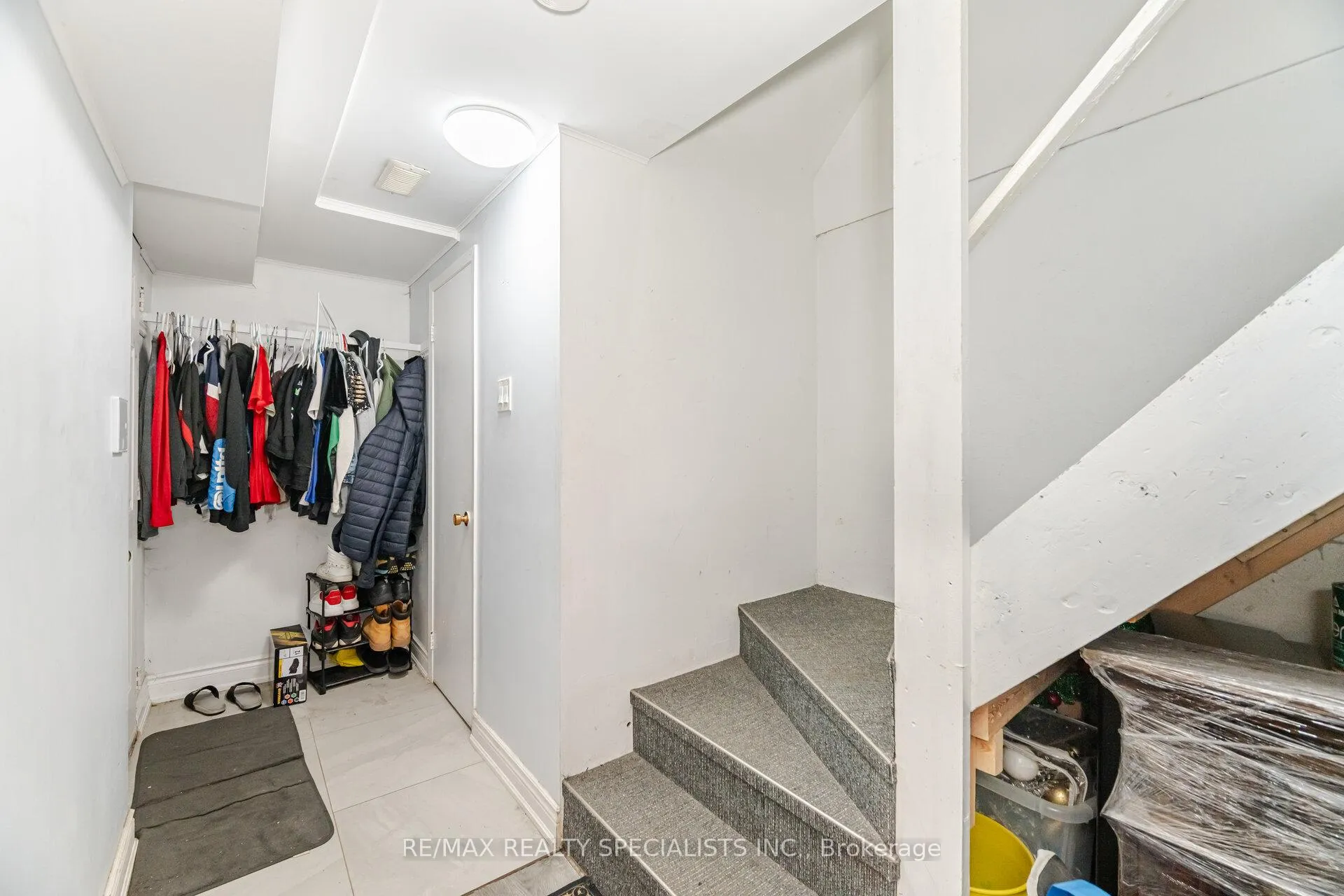 Photo 34 of 32 Newstead Crescent, Brampton, Madoc — HOMEH