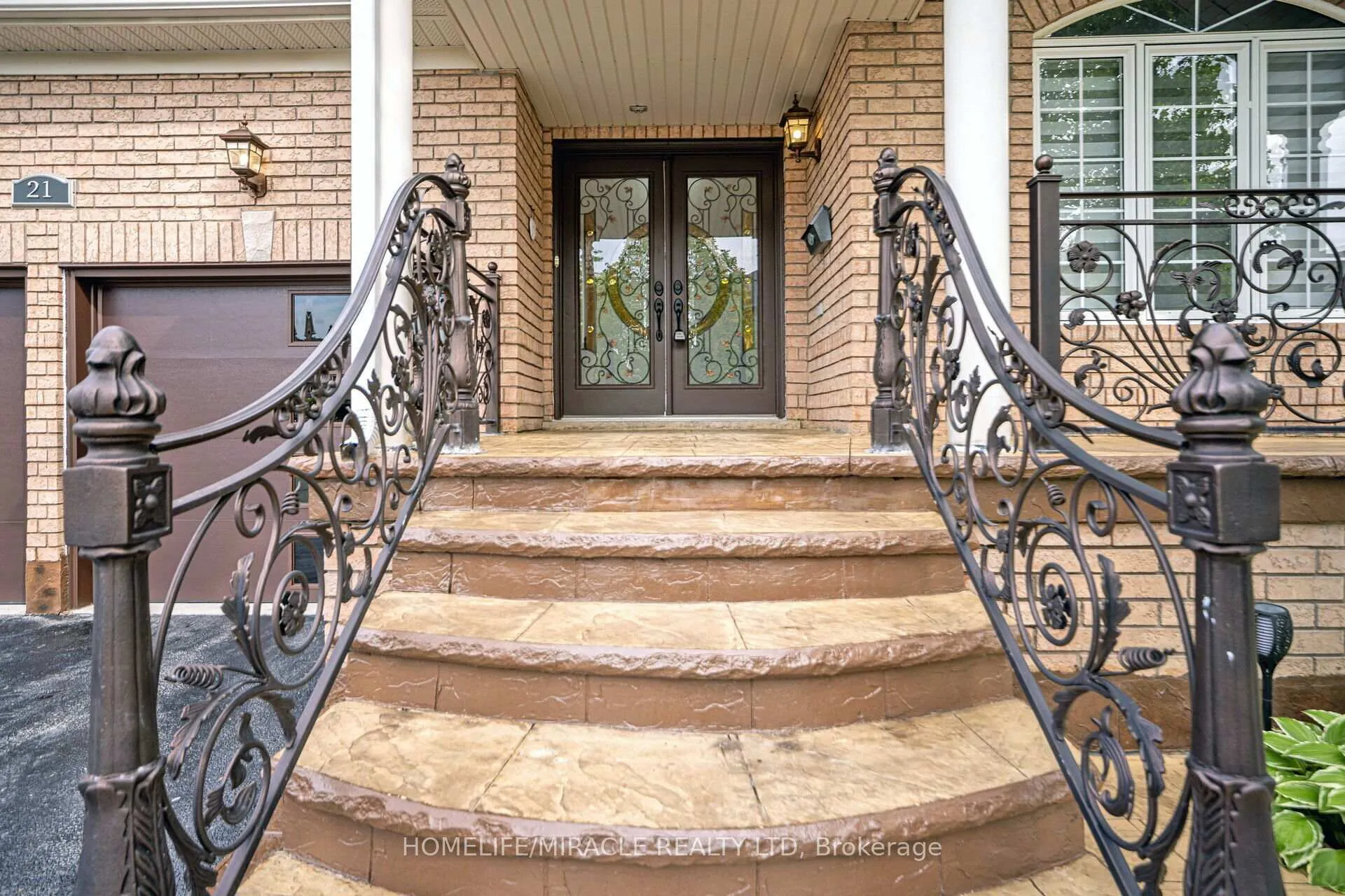 Photo 2 of 21 Sandway Drive, Brampton, Fletcher's Meadow — HOMEH