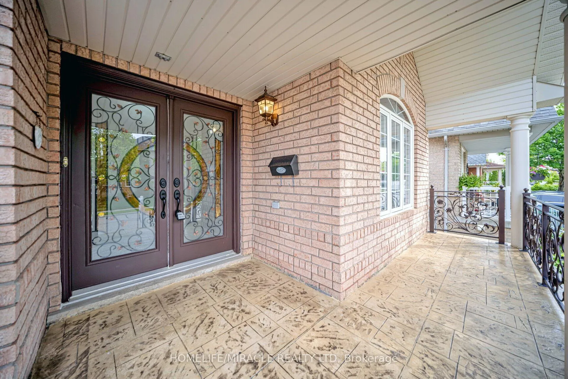 Photo 3 of 21 Sandway Drive, Brampton, Fletcher's Meadow — HOMEH