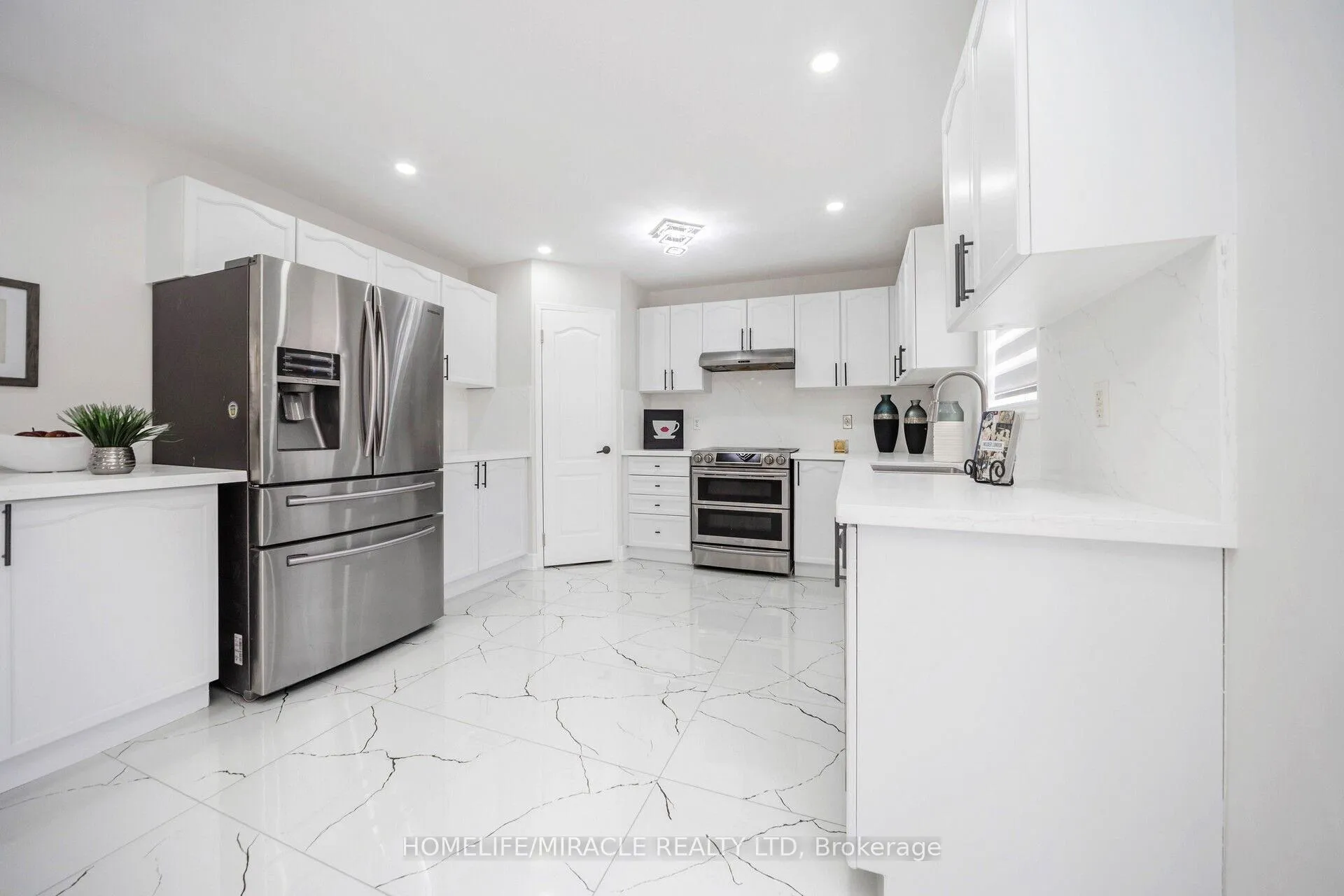 Photo 10 of 21 Sandway Drive, Brampton, Fletcher's Meadow — HOMEH
