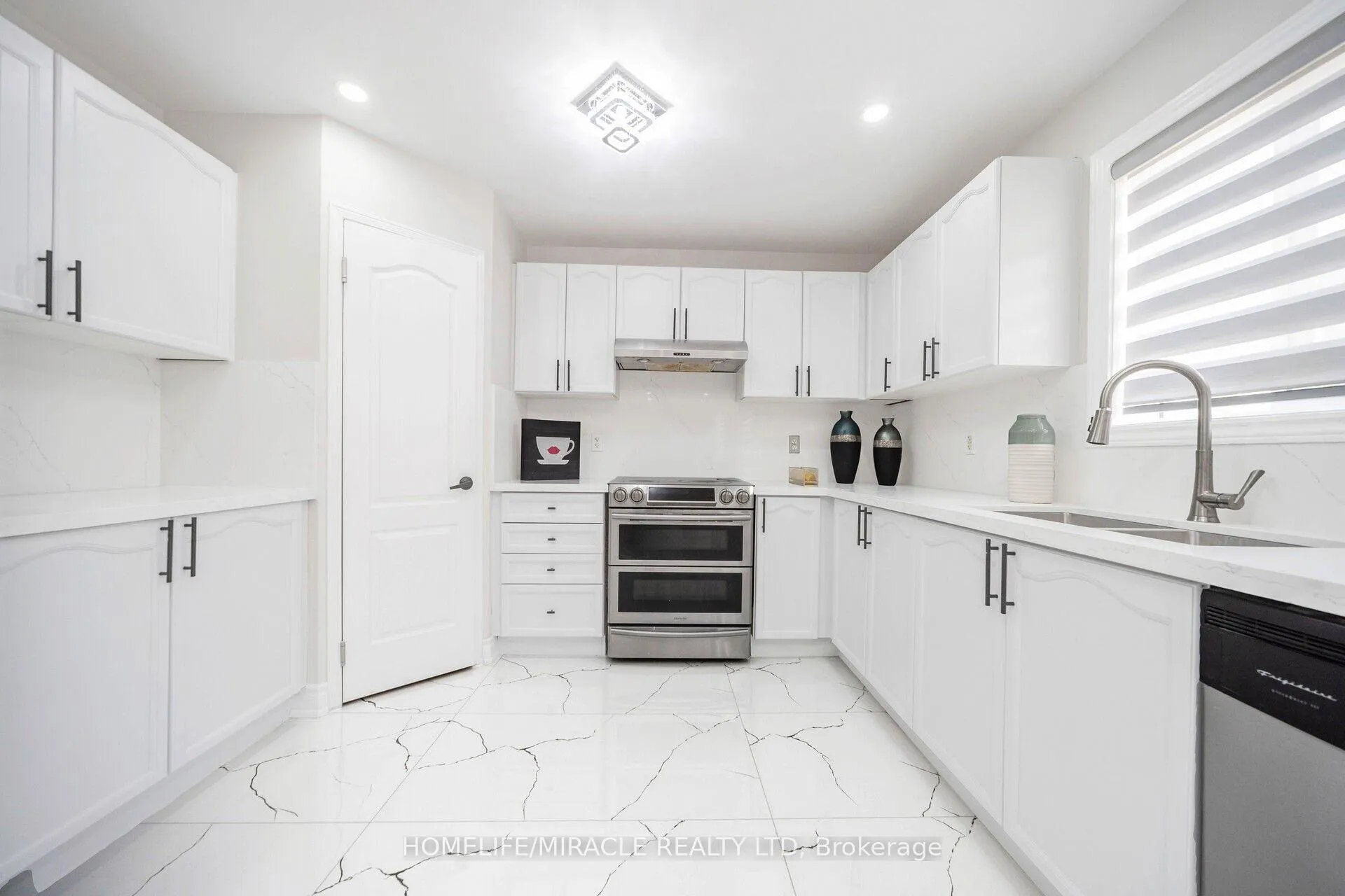 Photo 11 of 21 Sandway Drive, Brampton, Fletcher's Meadow — HOMEH