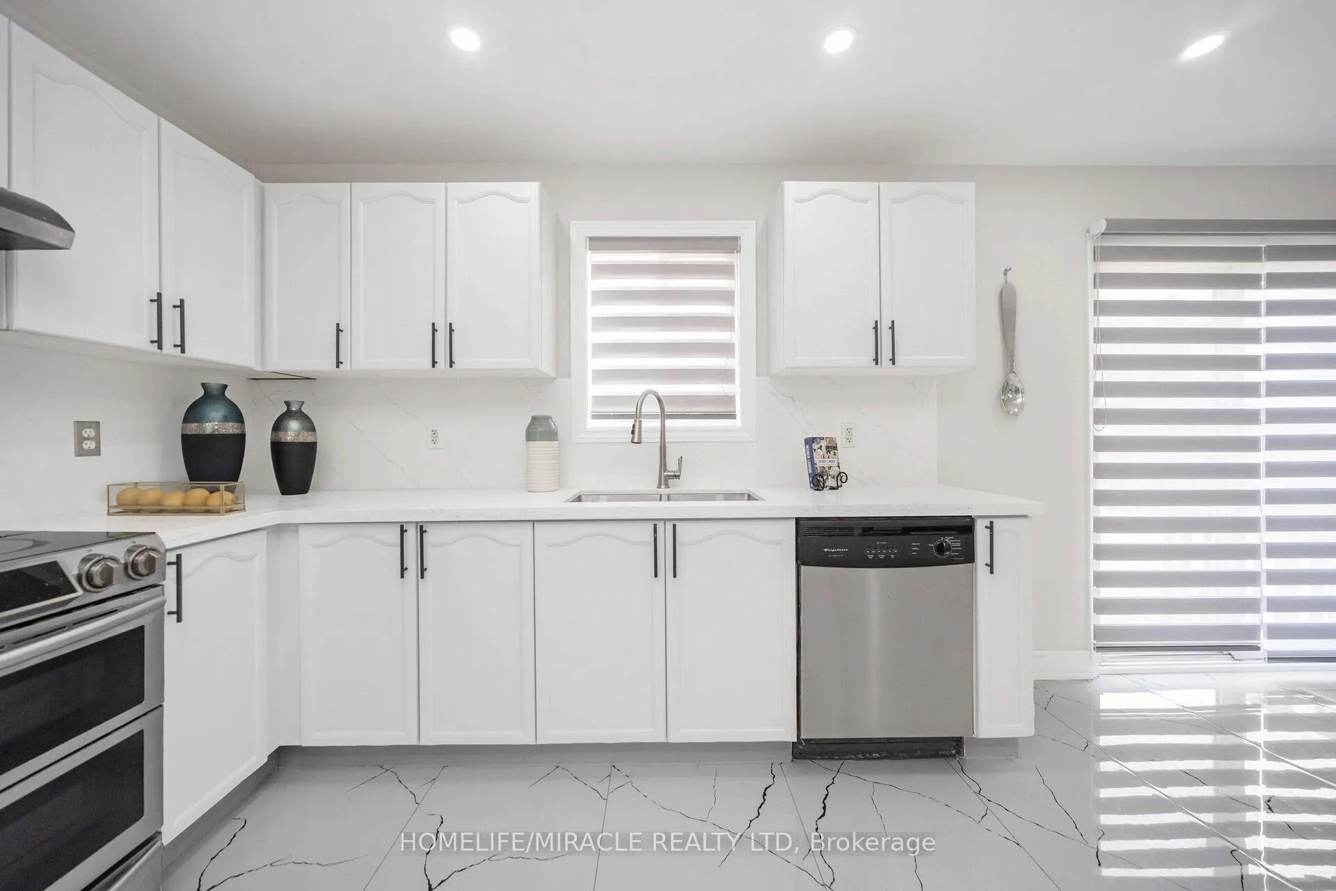 Photo 12 of 21 Sandway Drive, Brampton, Fletcher's Meadow — HOMEH