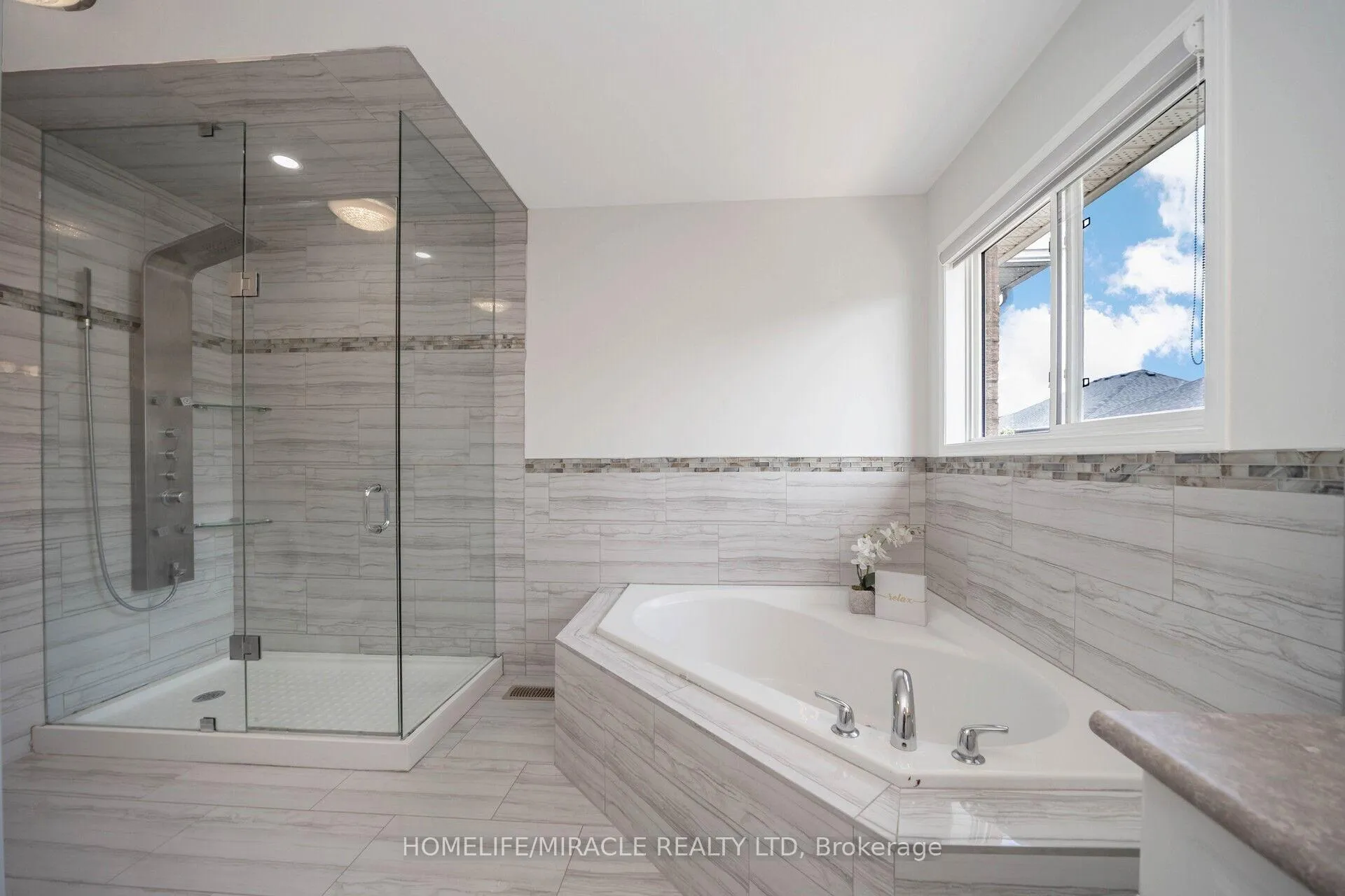 Photo 25 of 21 Sandway Drive, Brampton, Fletcher's Meadow — HOMEH