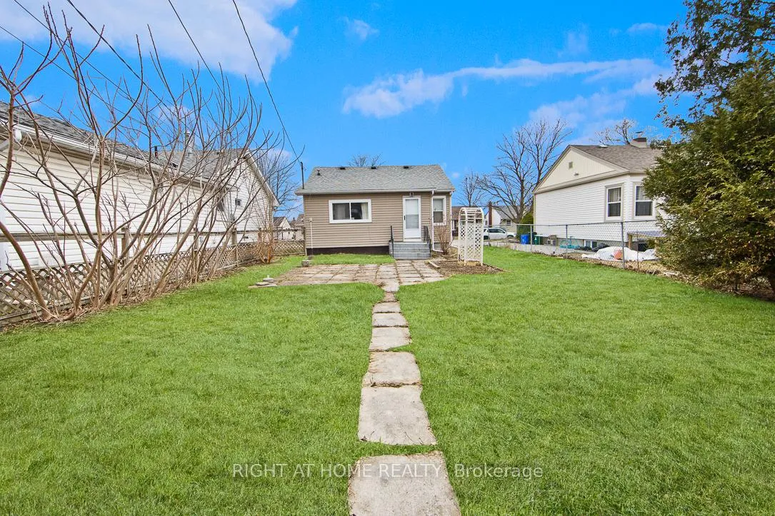 Photo 10 of 43 Glynn Road, Ajax, Central — HOMEH