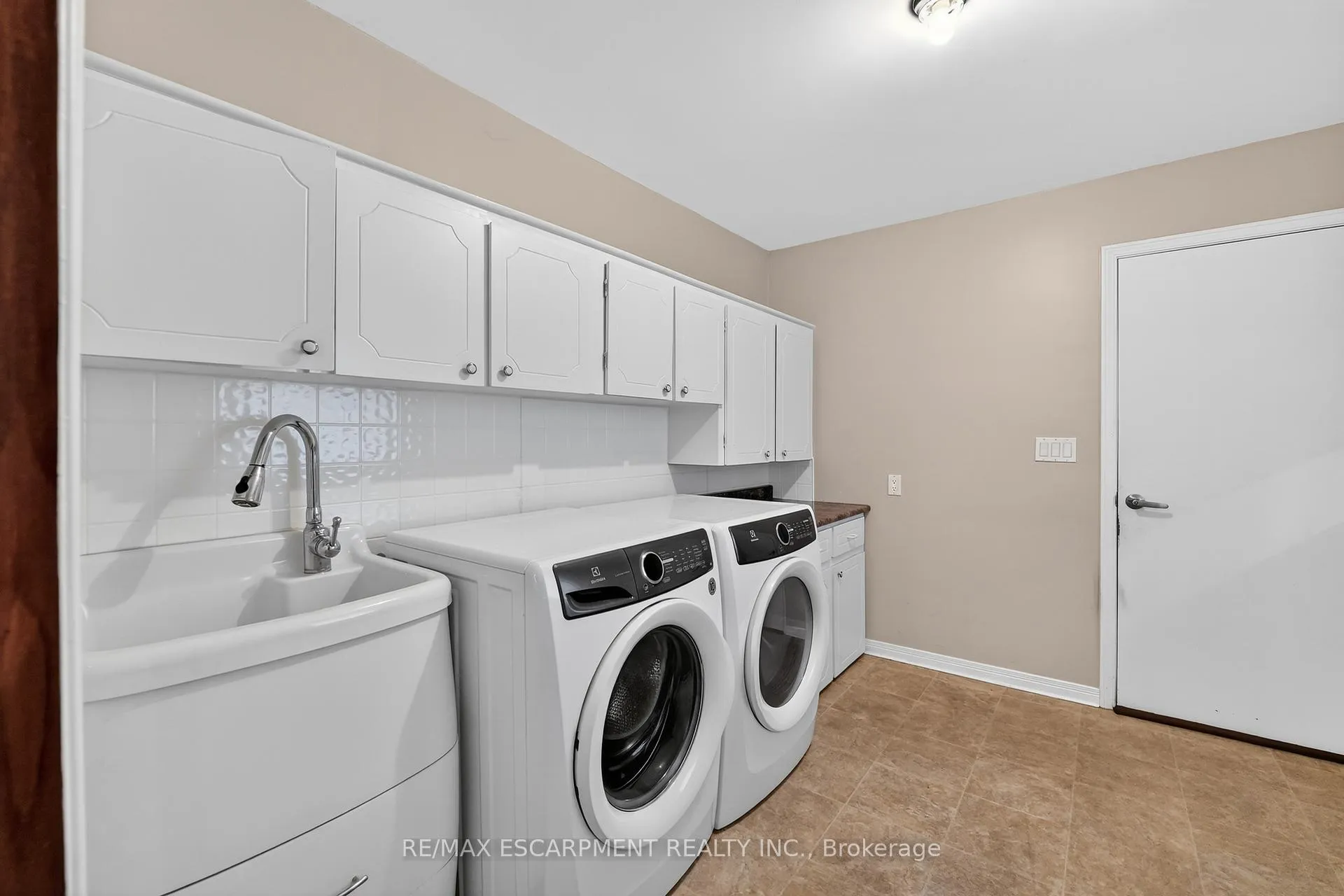 Photo 7 of 5 Brentwood Road, Grimsby, Grimsby West — HOMEH
